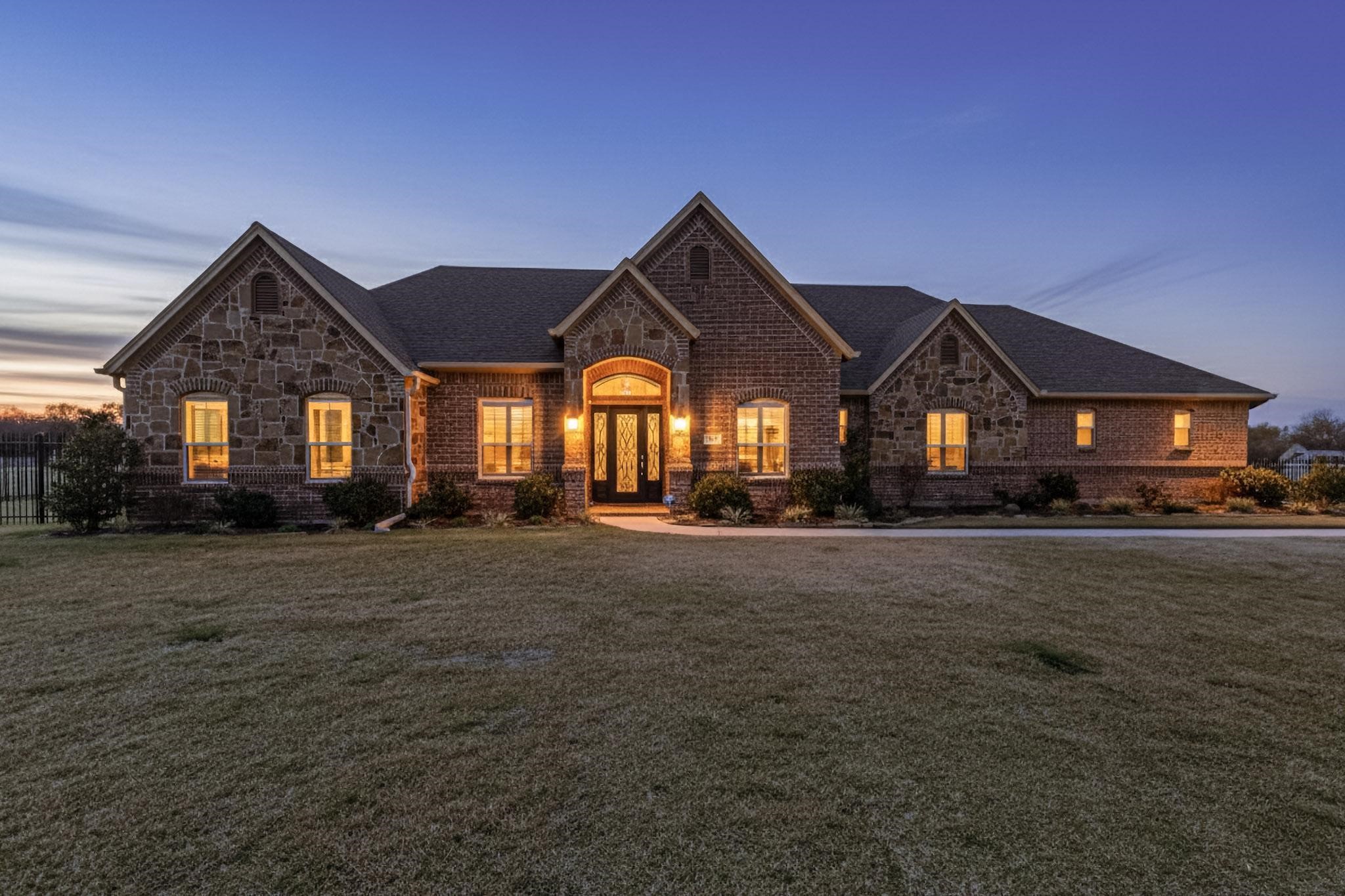 2416 Sweeping Meadows Lane, Cedar Hill, TX, 75104