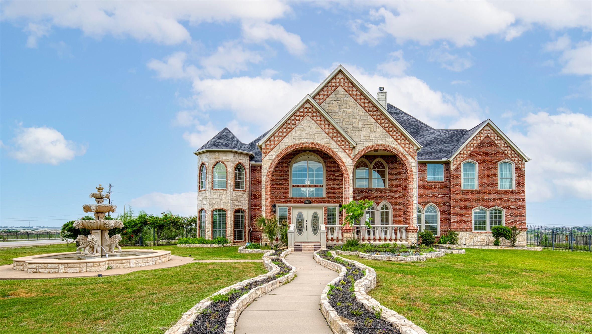 Property photo 01 of 124 Lonesome Trail, Haslet, TX 76052 | MLS #21122256