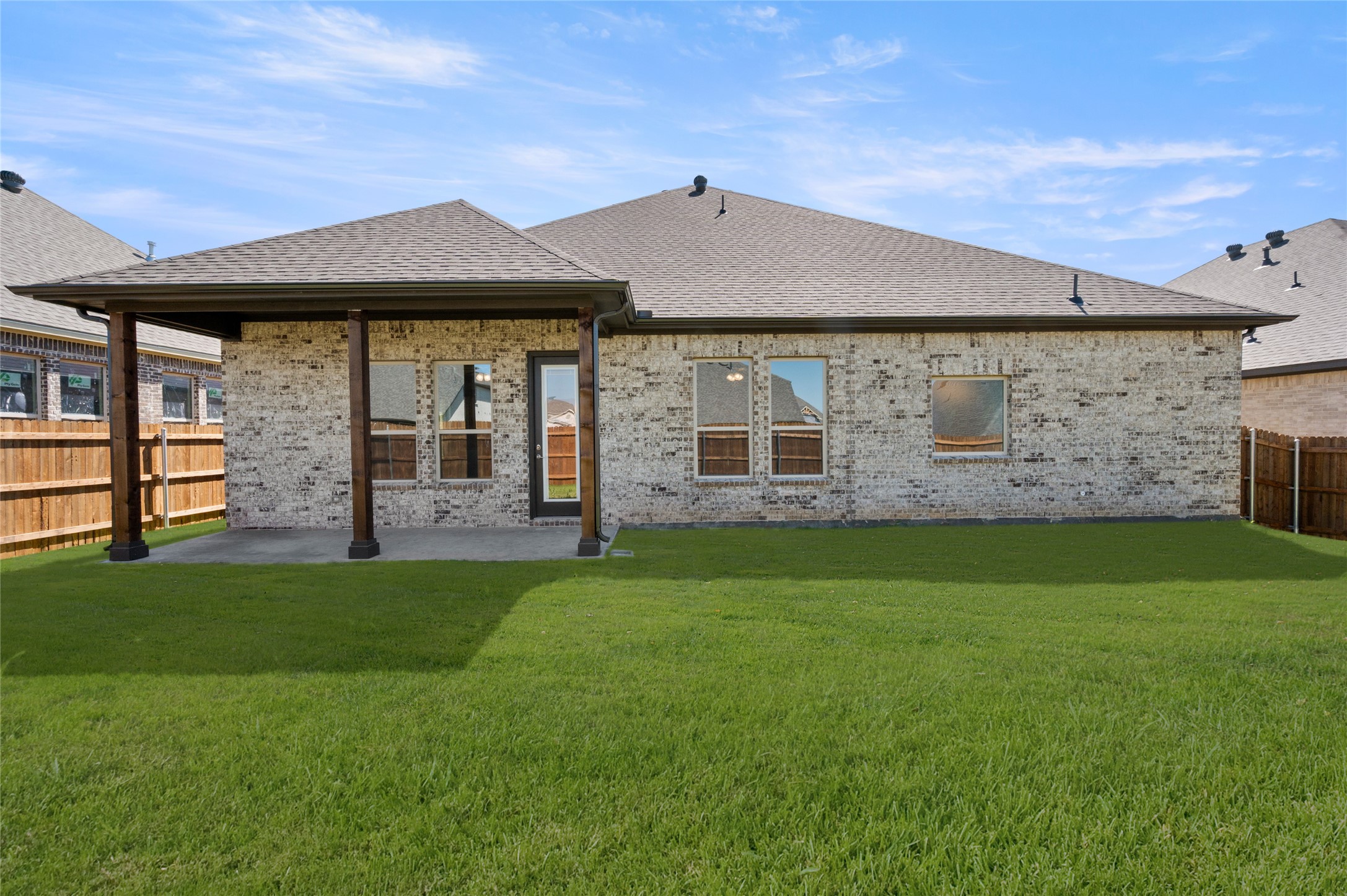 Property photo 03 of 413 Daybreak Drive, Waxahachie, TX 75167 | MLS #21122525