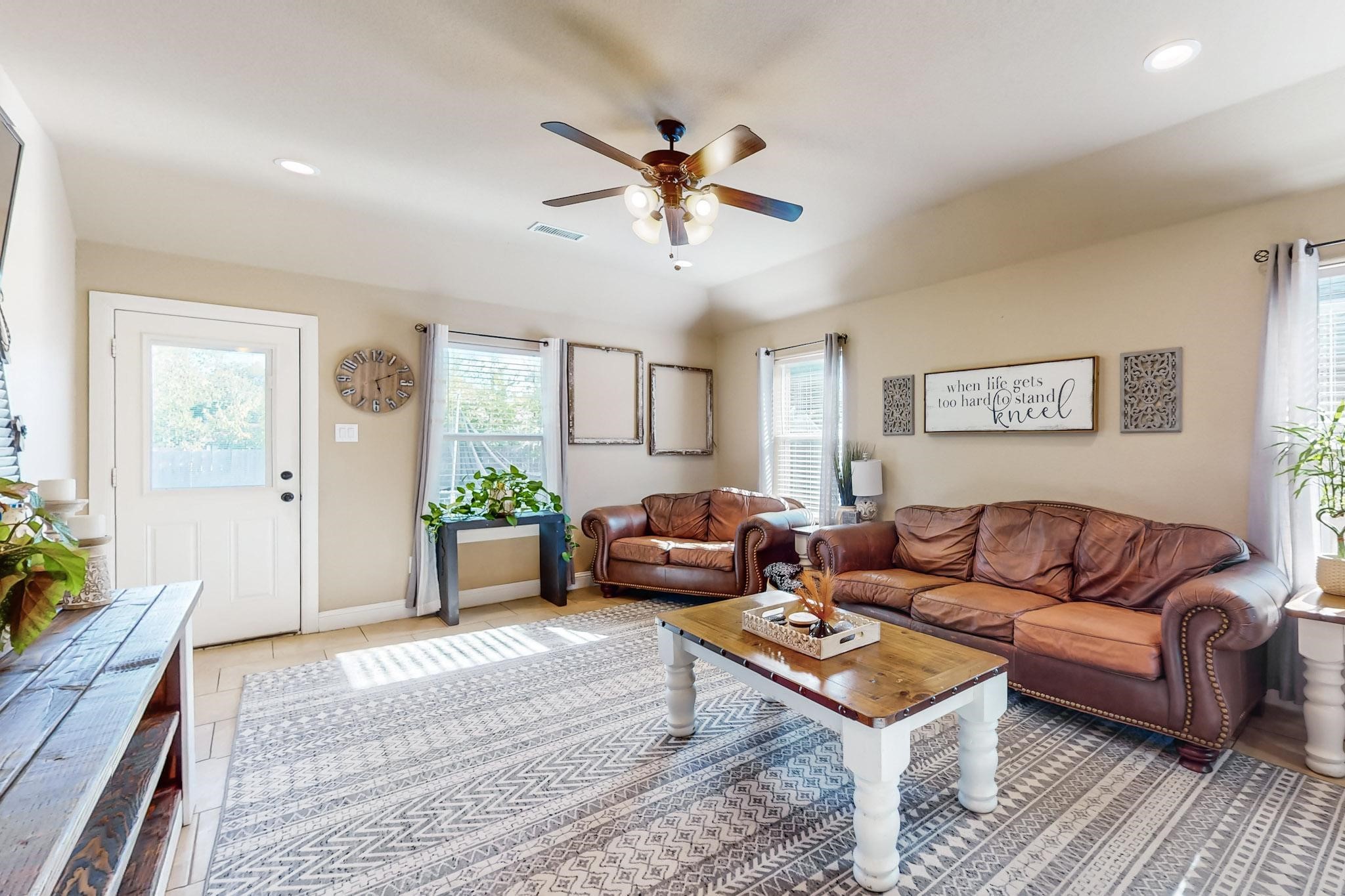 Property photo 04 of 113 Halifax Circle, Palmer, TX 75152 | MLS #21122689