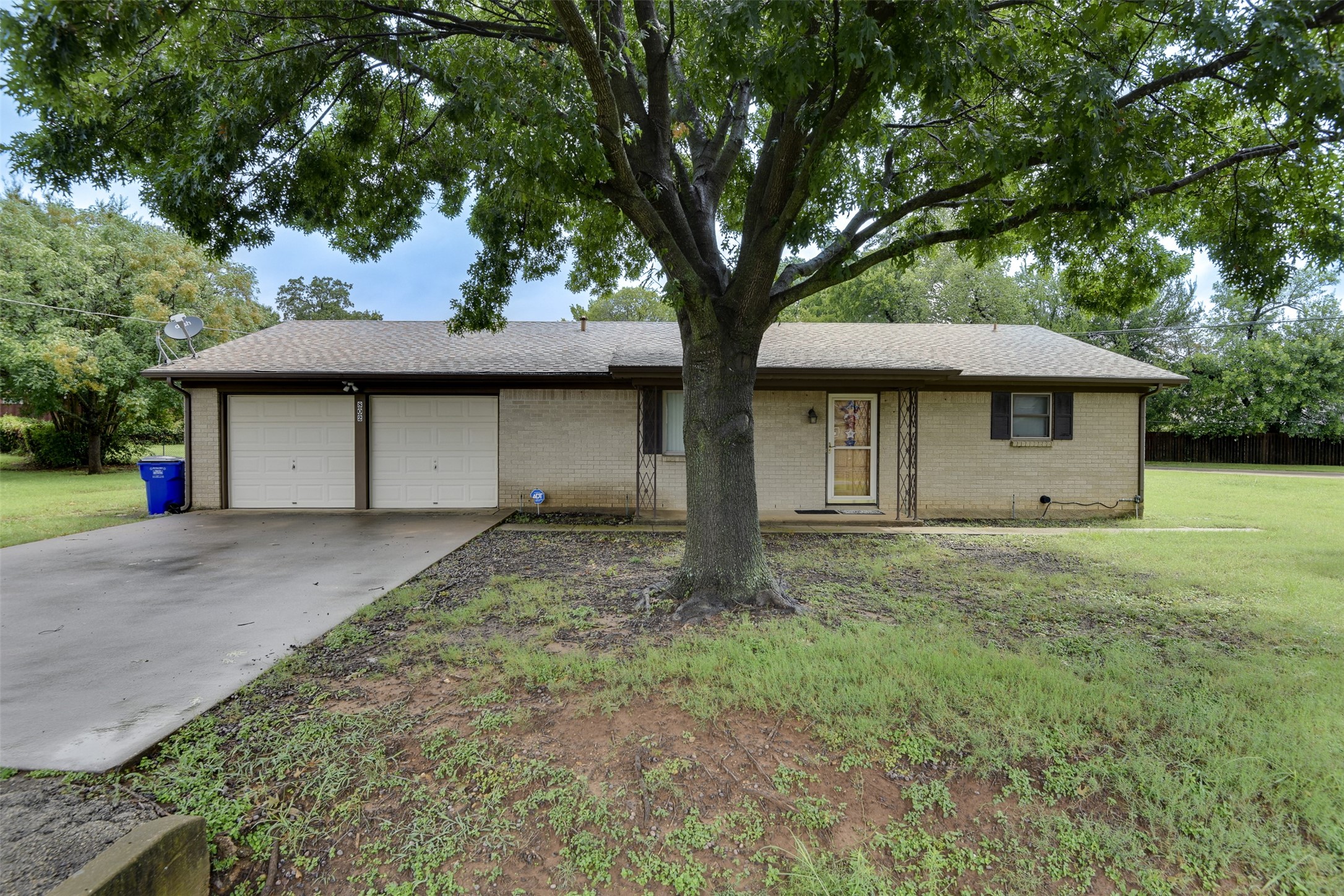 Property photo 01 of 802 Cardinal Road, Mansfield, TX 76063 | MLS #21122850