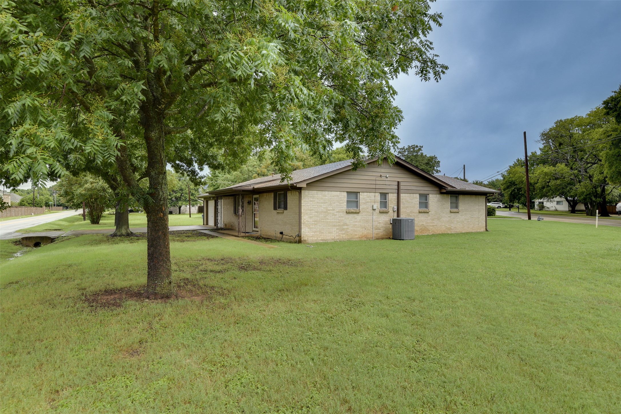 Property photo 03 of 802 Cardinal Road, Mansfield, TX 76063 | MLS #21122850