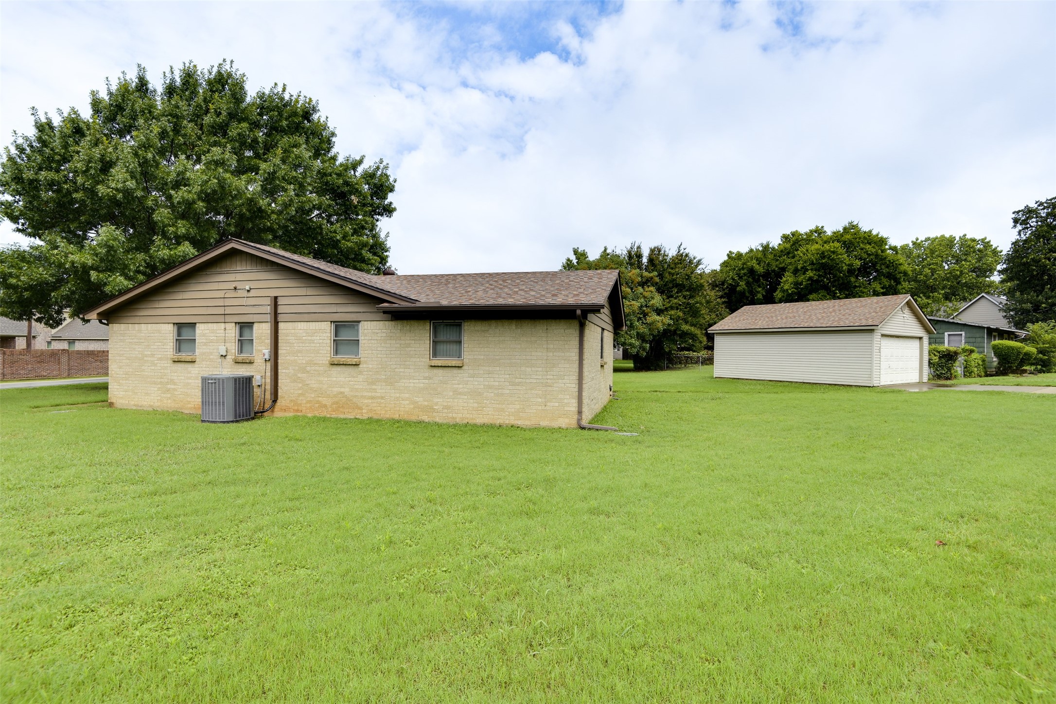 Property photo 04 of 802 Cardinal Road, Mansfield, TX 76063 | MLS #21122850