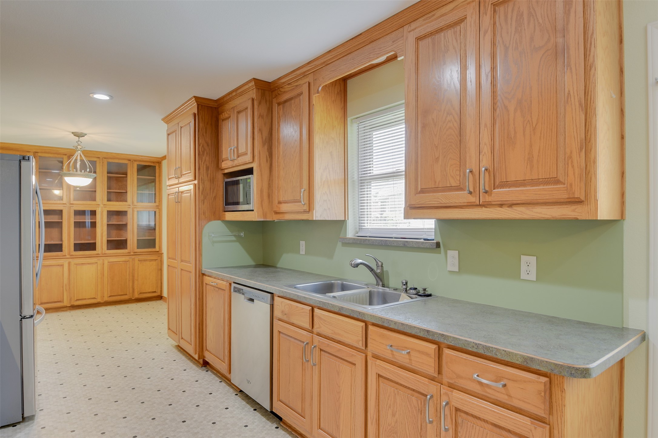 802 Cardinal Road, Mansfield, TX, 76063
