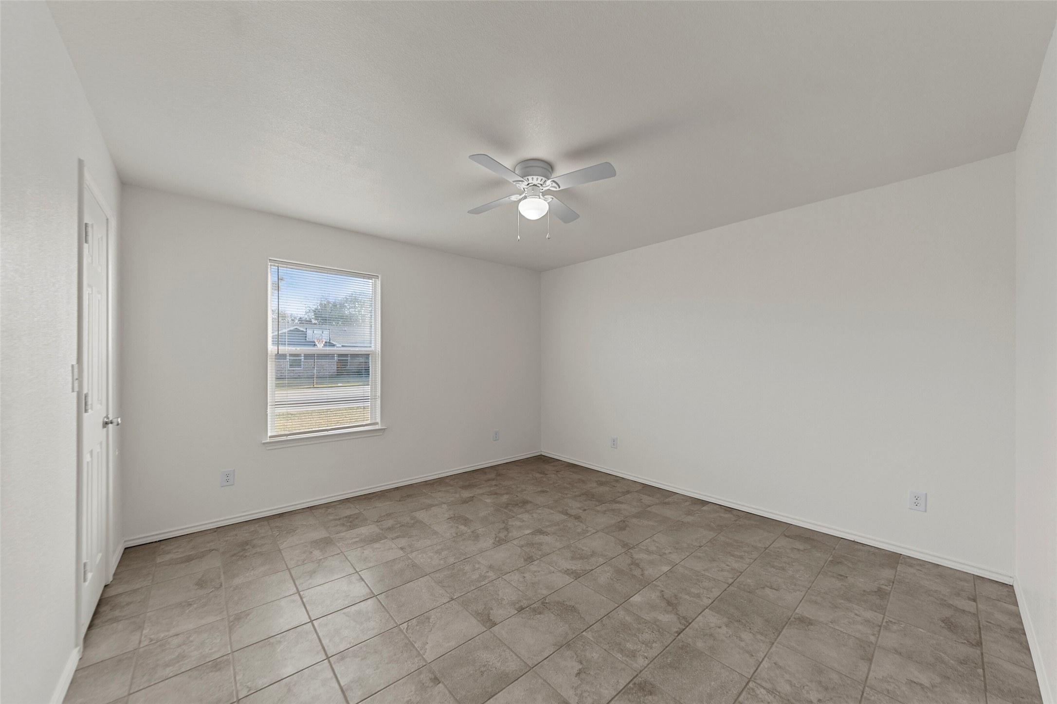 Property photo 03 of 413 Whitney Court Rio, Vista, TX 76093 | MLS #21122899