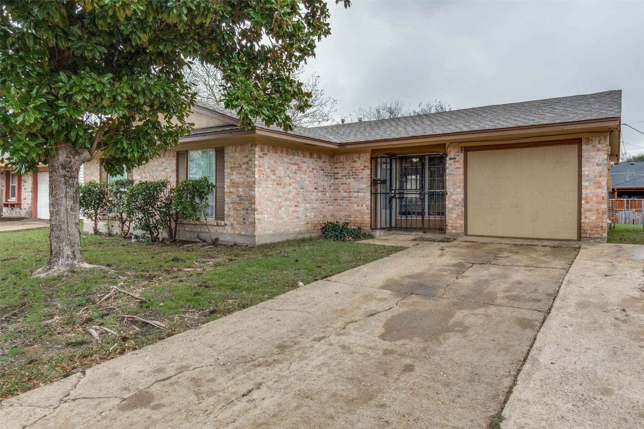 Property photo 02 of 3336 Pacesetter Drive, Dallas, TX 75241 | MLS #21123352
