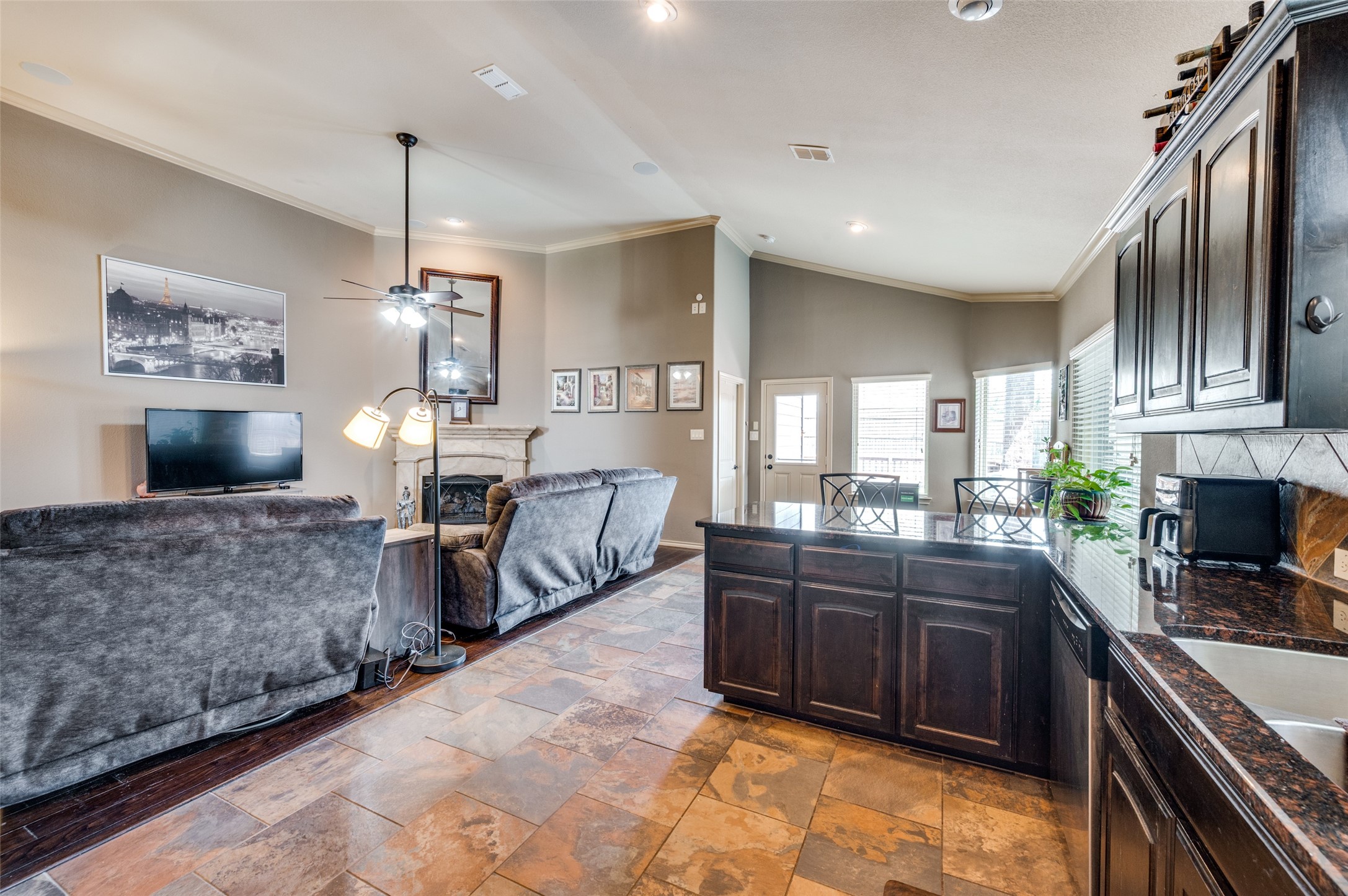 Property photo 03 of 5813 Longmont Drive, Denton, TX 76208 | MLS #21123606