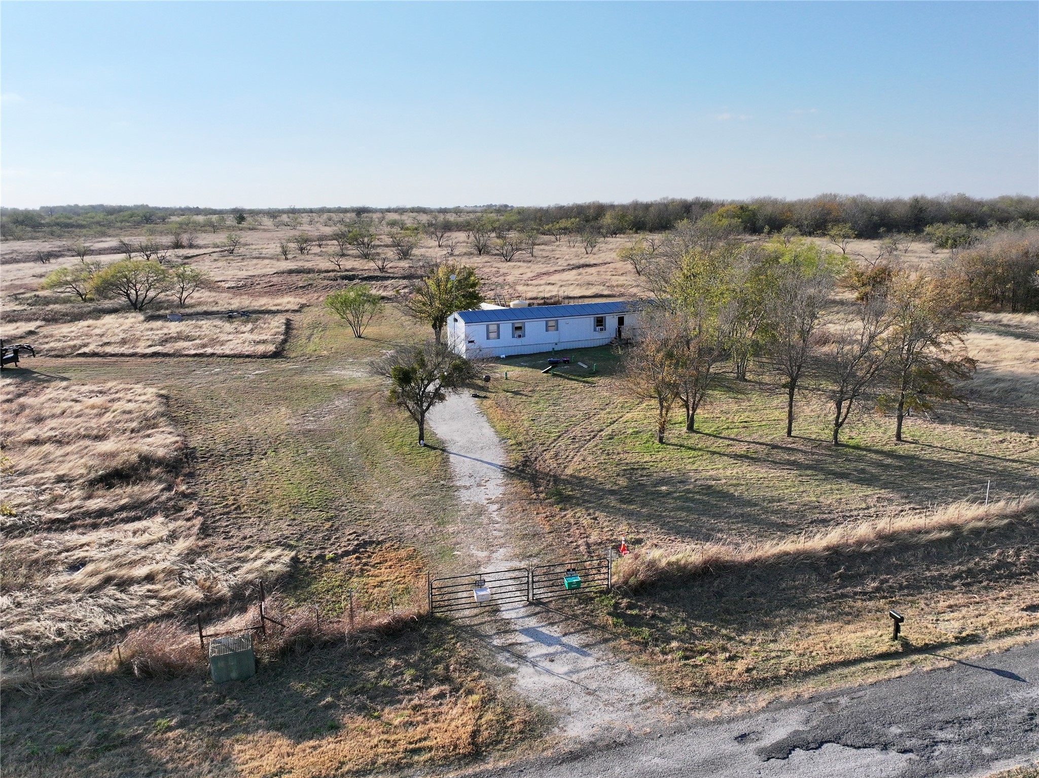 Property photo 01 of 233 Hcr 3315, Hubbard, TX 76648 | MLS #21125088
