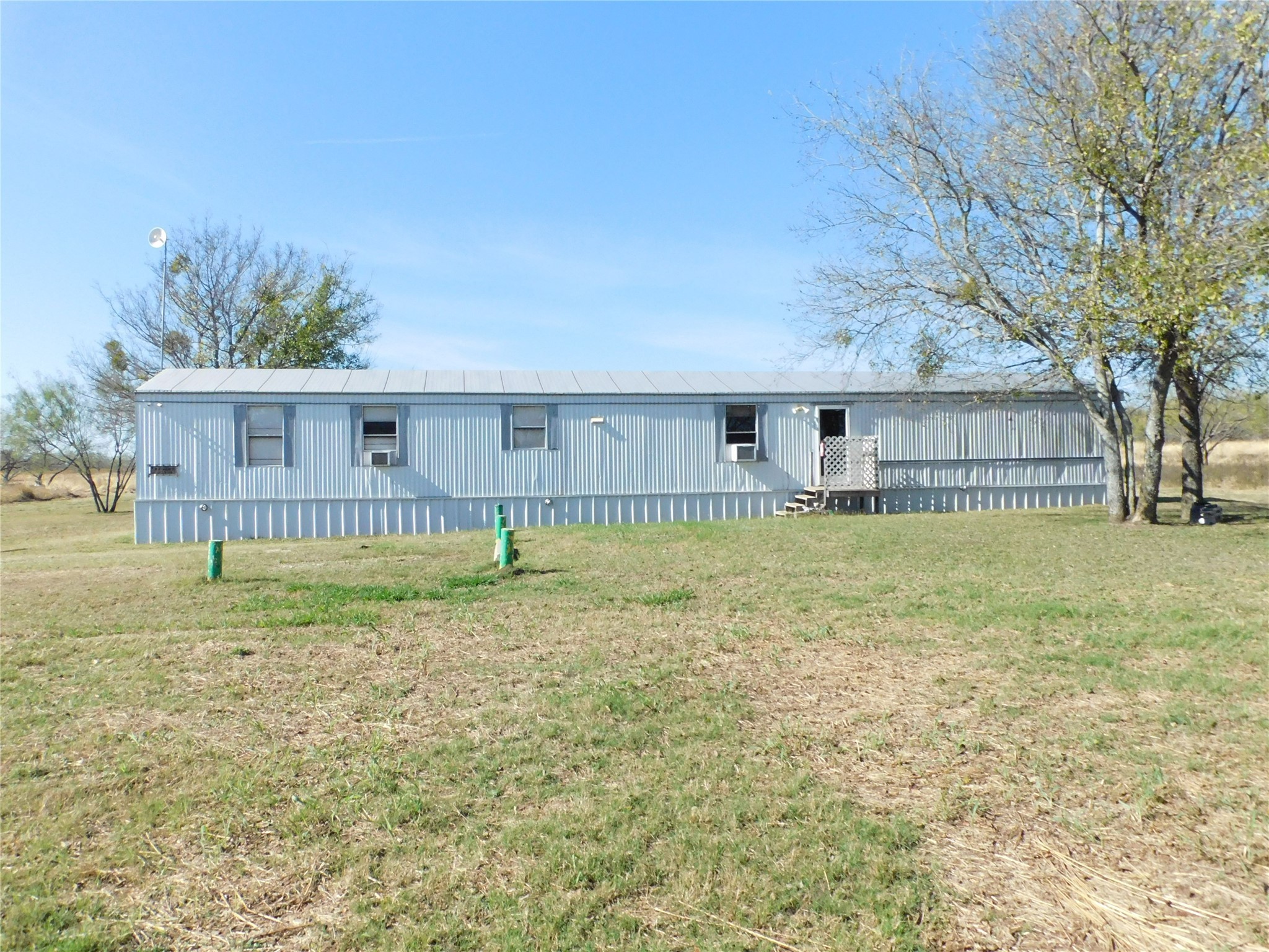 Property photo 02 of 233 Hcr 3315, Hubbard, TX 76648 | MLS #21125088