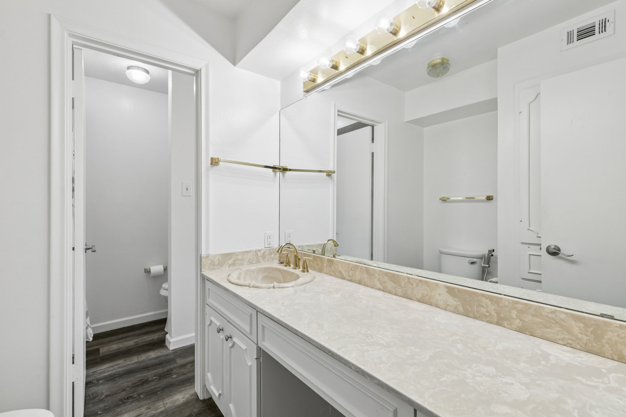5014 Les Chateaux Drive UNIT&nbsp;230, Dallas, TX, 75235
