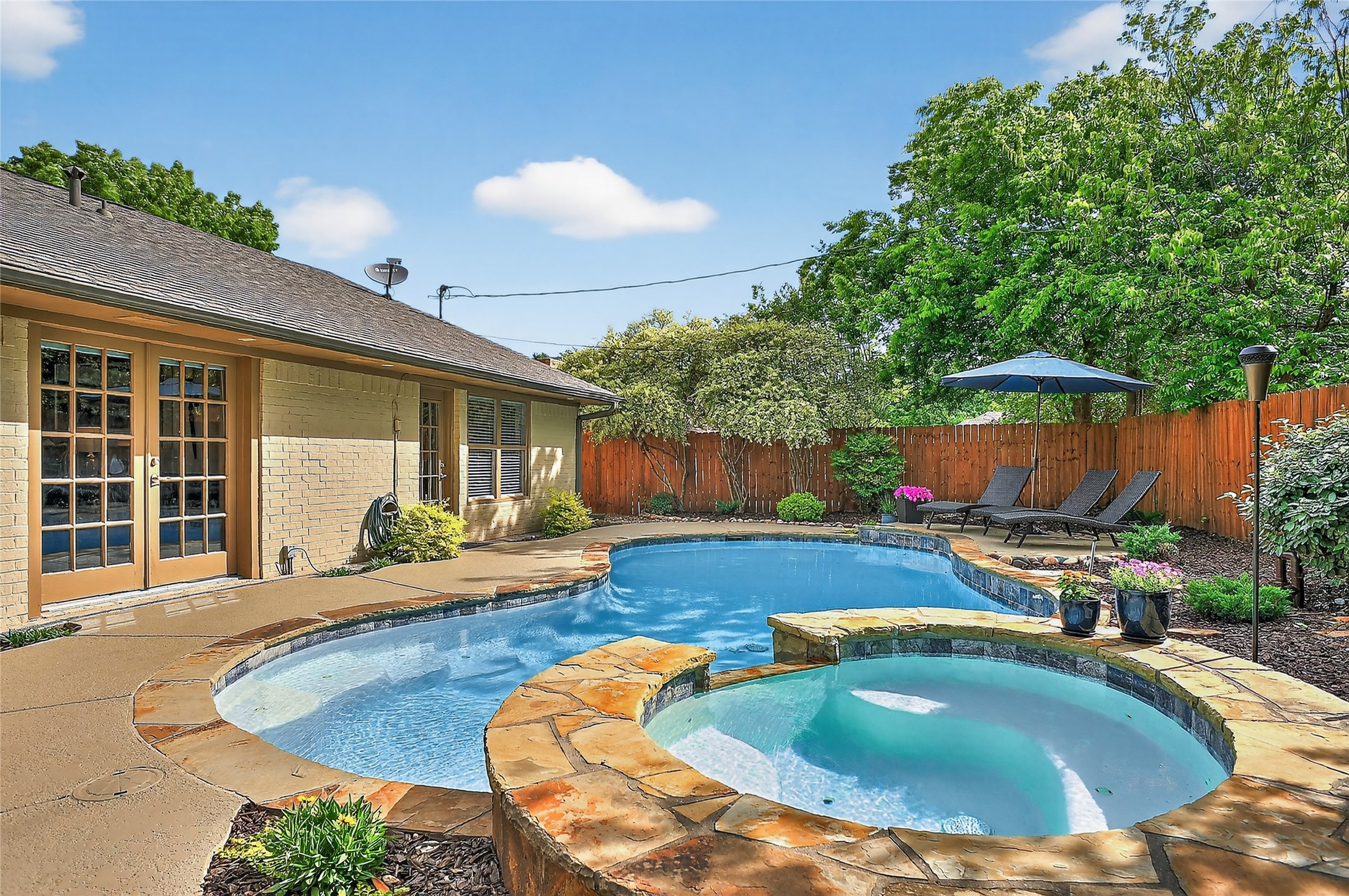 2215 Oak Creek Drive, Sherman, TX, 75092