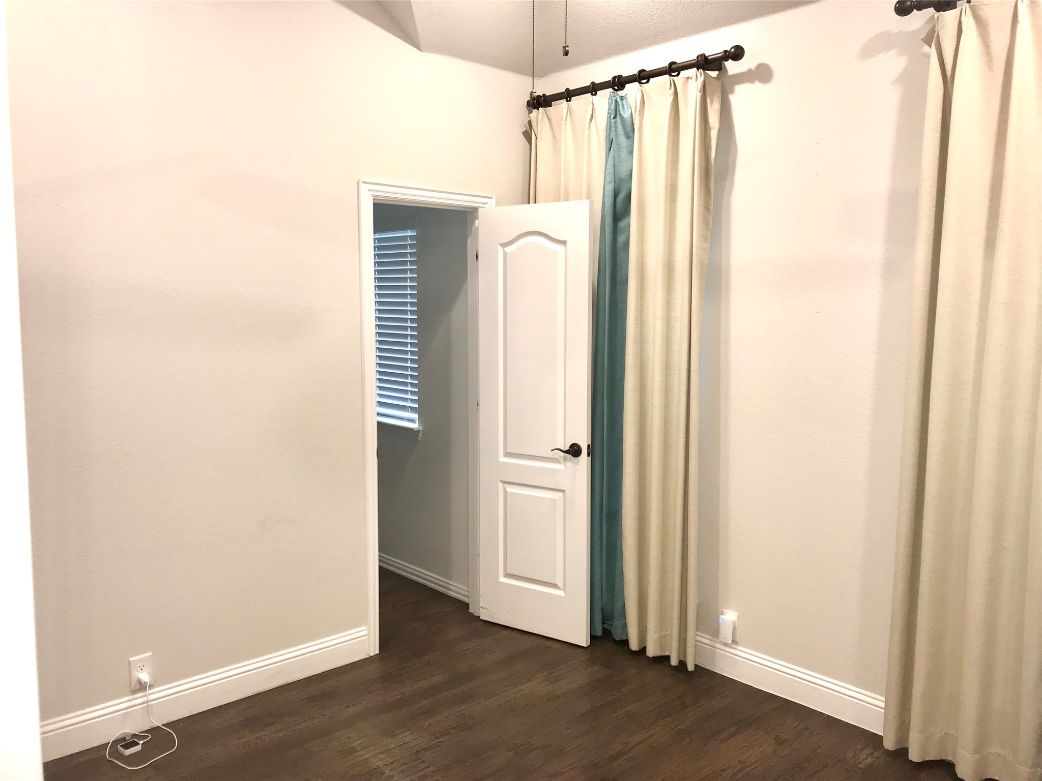 Property photo 04 of 3113 Coral Ridge Court, Mesquite, TX 75181 | MLS #21126032