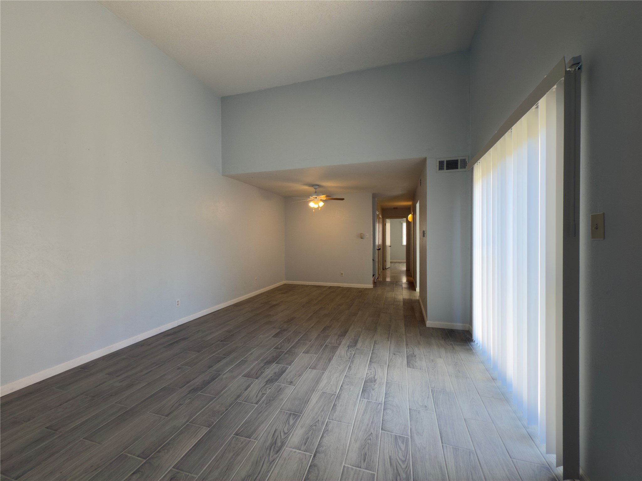 Property photo 02 of 145 Trellis Place, Richardson, TX 75081 | MLS #21126578
