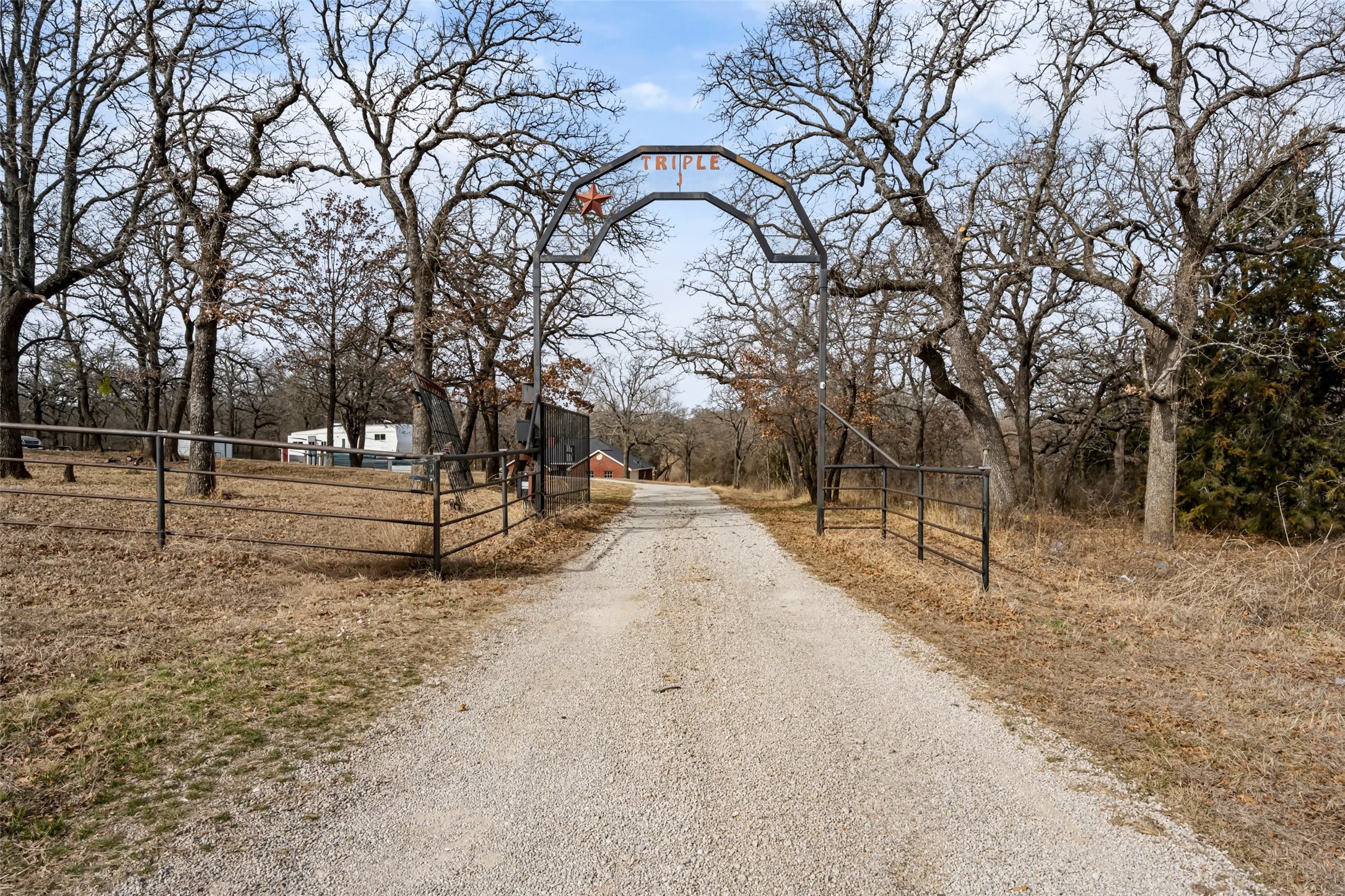 Property photo 01 of 7698 Fm 920, Poolville, TX 76487 | MLS #21126725