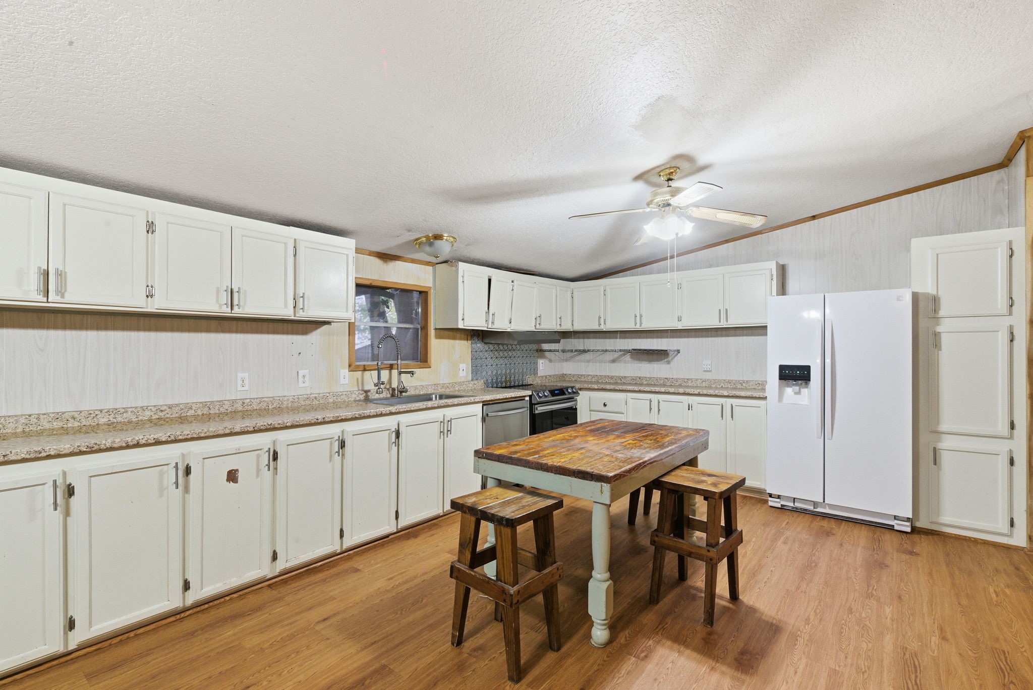 Property photo 03 of 364 Wonder Drive, Springtown, TX 76082 | MLS #21127257