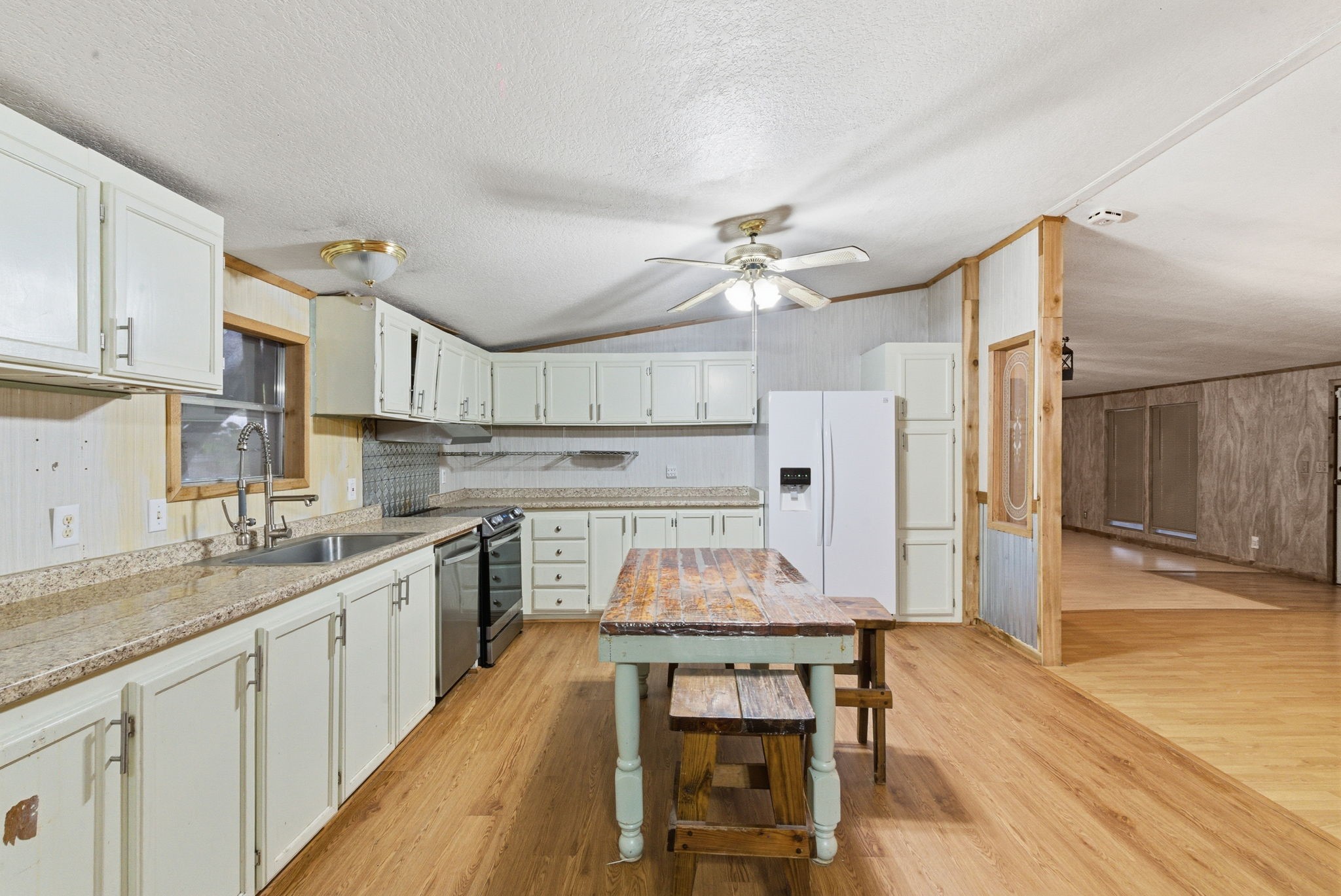 Property photo 04 of 364 Wonder Drive, Springtown, TX 76082 | MLS #21127257