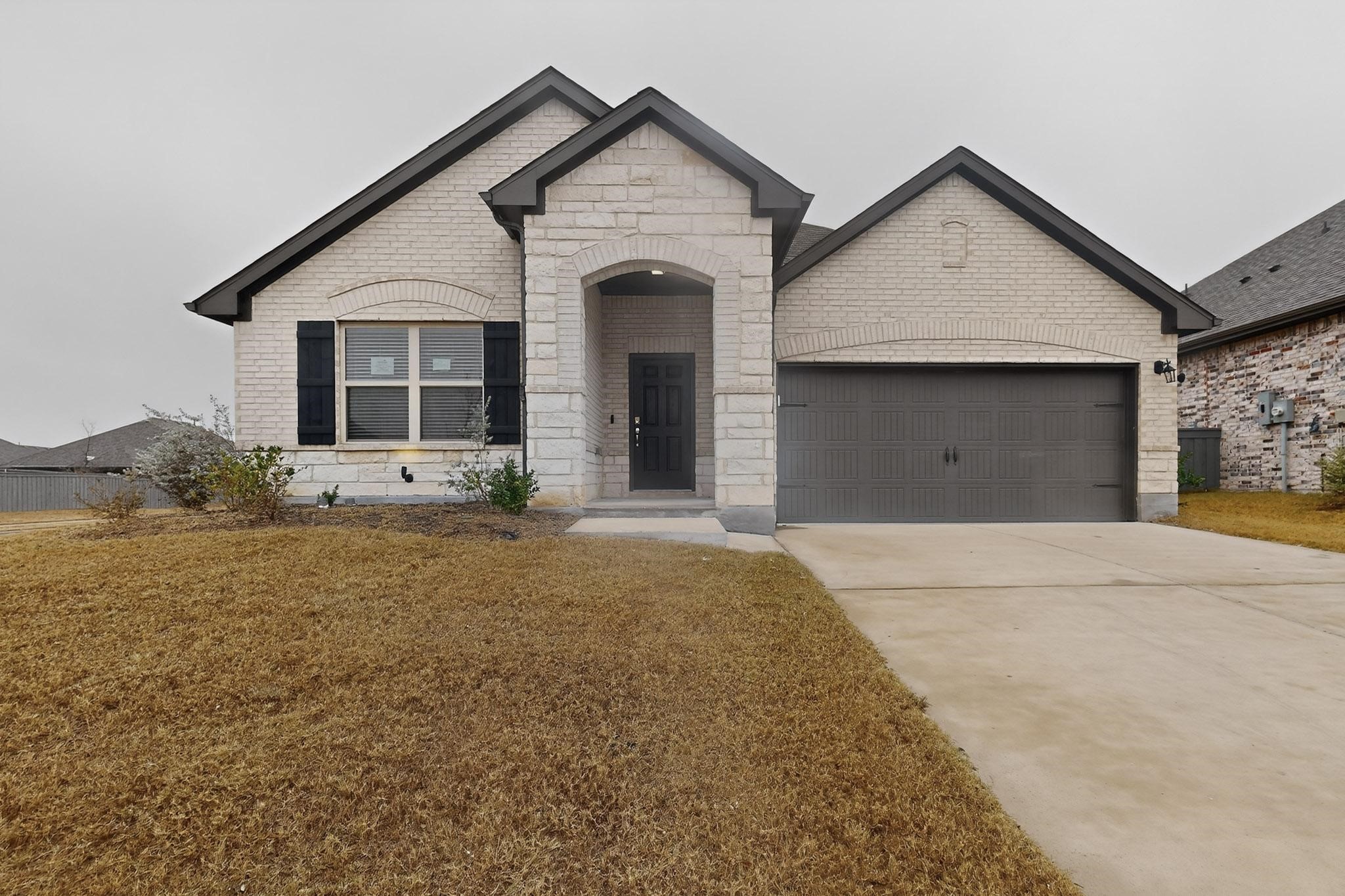 Property photo 02 of 7346 Red Twig Trail, Venus, TX 76084 | MLS #21127577