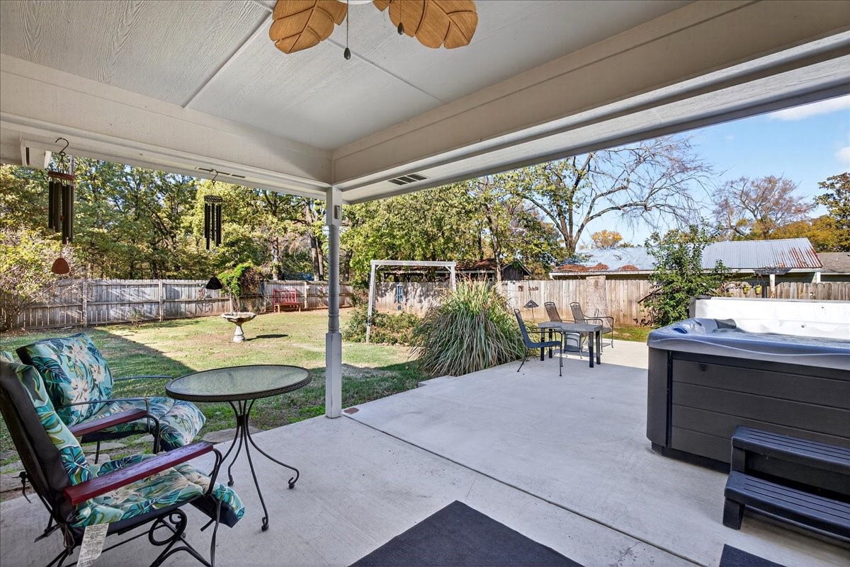 Property photo 01 of 110 Memorial Drive Gun Barrel, City, TX 75156 | MLS #21128349