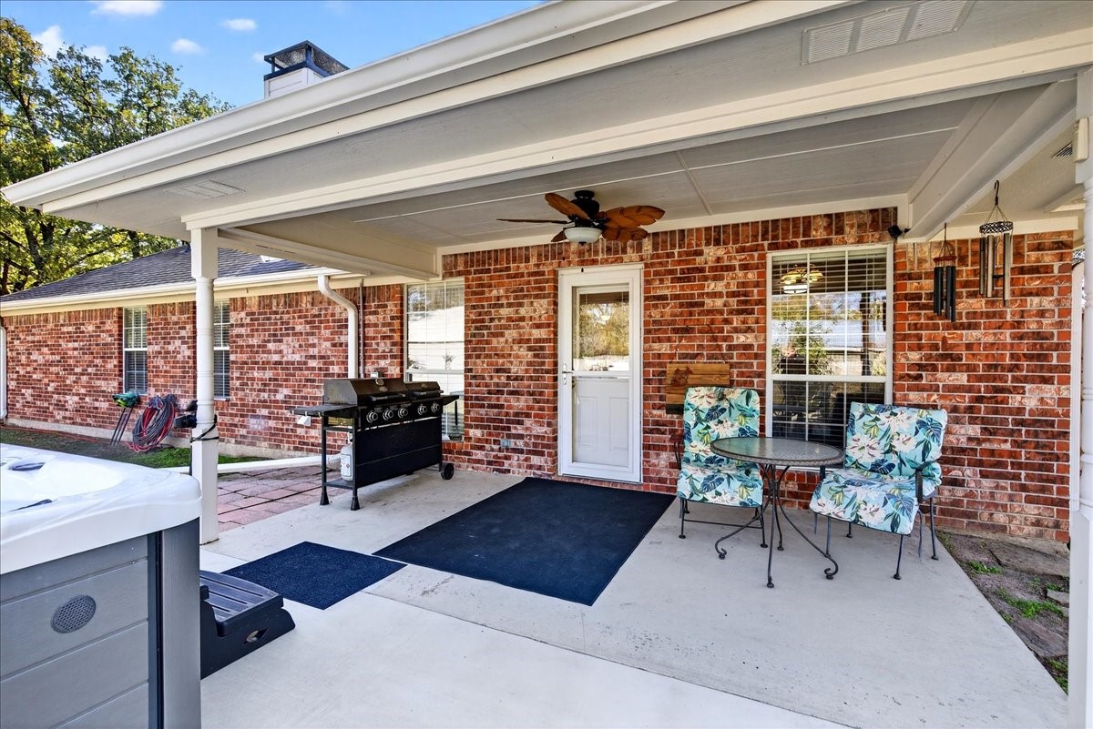 Property photo 02 of 110 Memorial Drive Gun Barrel, City, TX 75156 | MLS #21128349