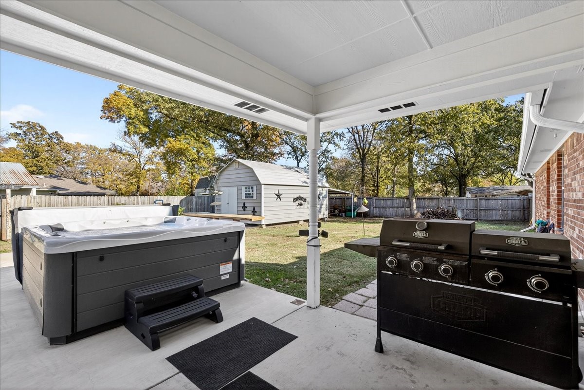 Property photo 03 of 110 Memorial Drive Gun Barrel, City, TX 75156 | MLS #21128349