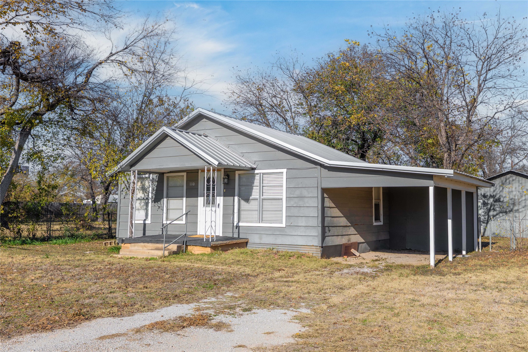 Property photo 02 of 1112 W Baker Street, Brownwood, TX 76801 | MLS #21129258