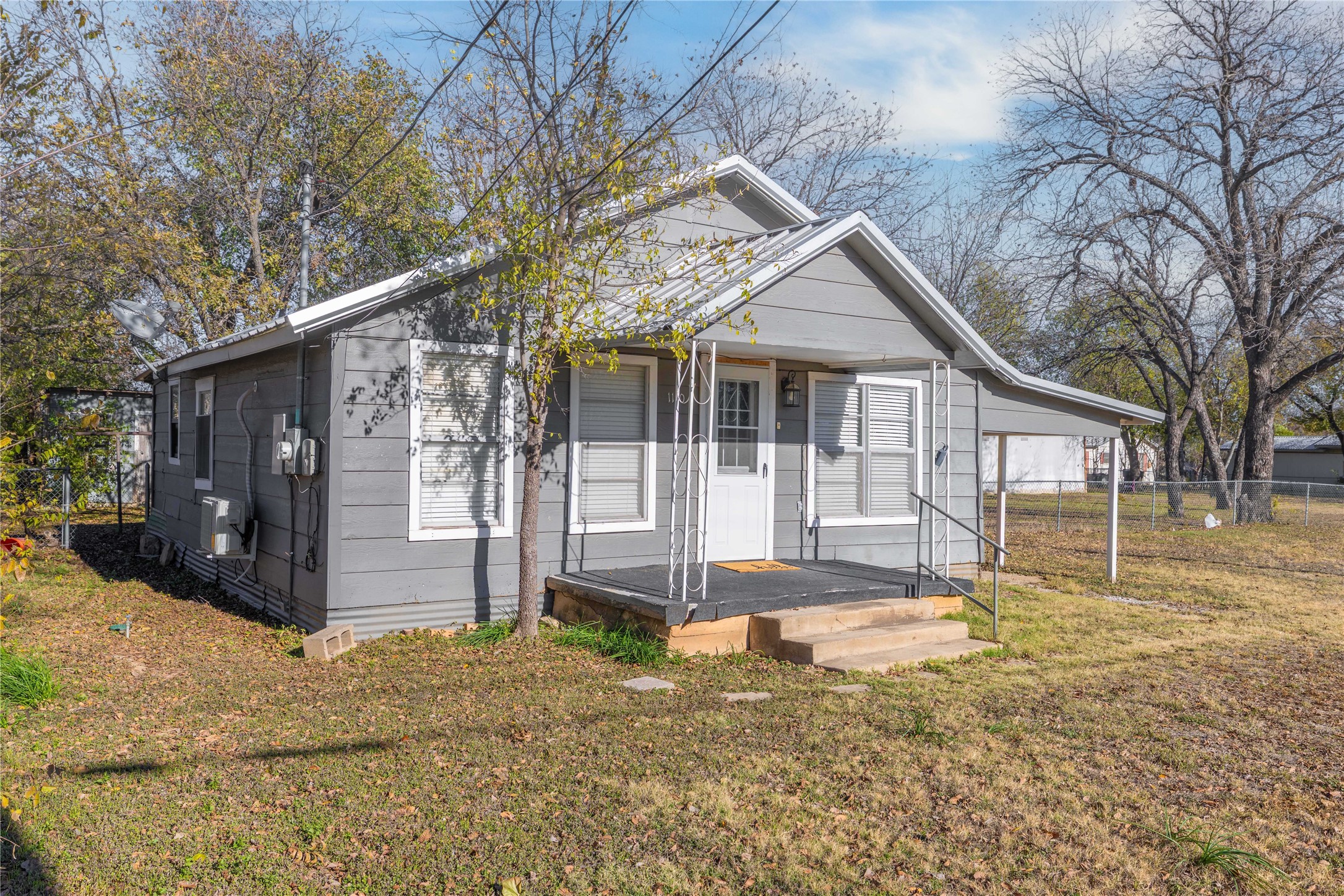 Property photo 04 of 1112 W Baker Street, Brownwood, TX 76801 | MLS #21129258