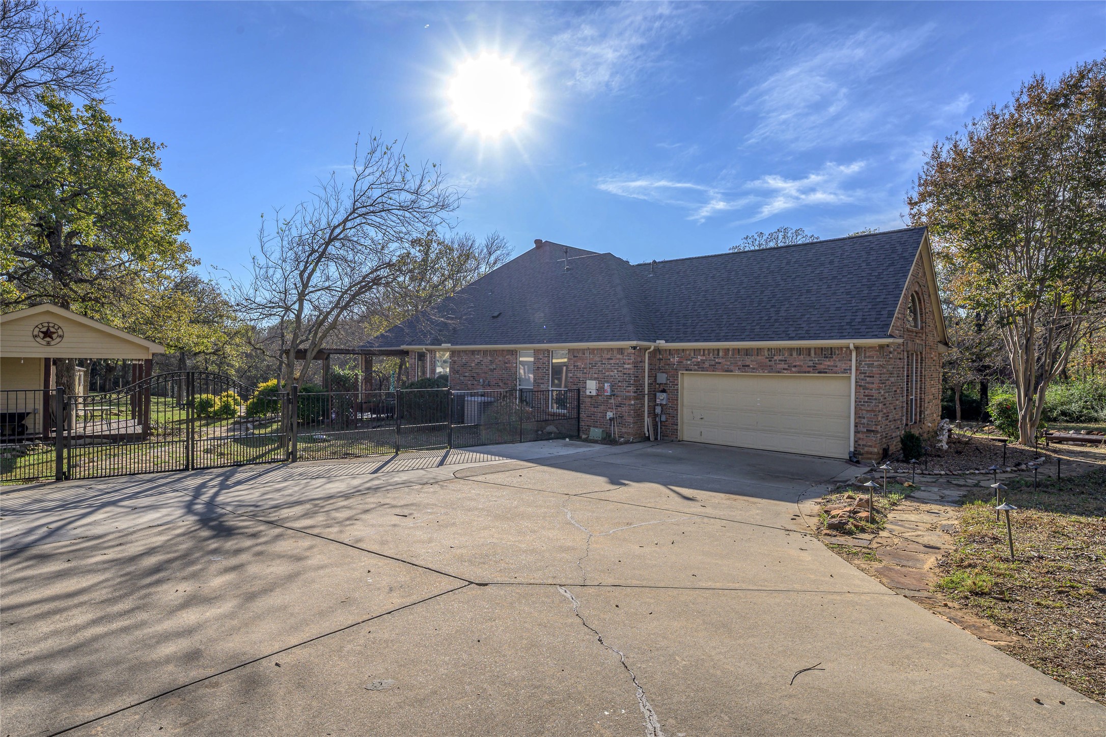 1071 E Oak Shores Drive, Cross Roads, TX, 76227