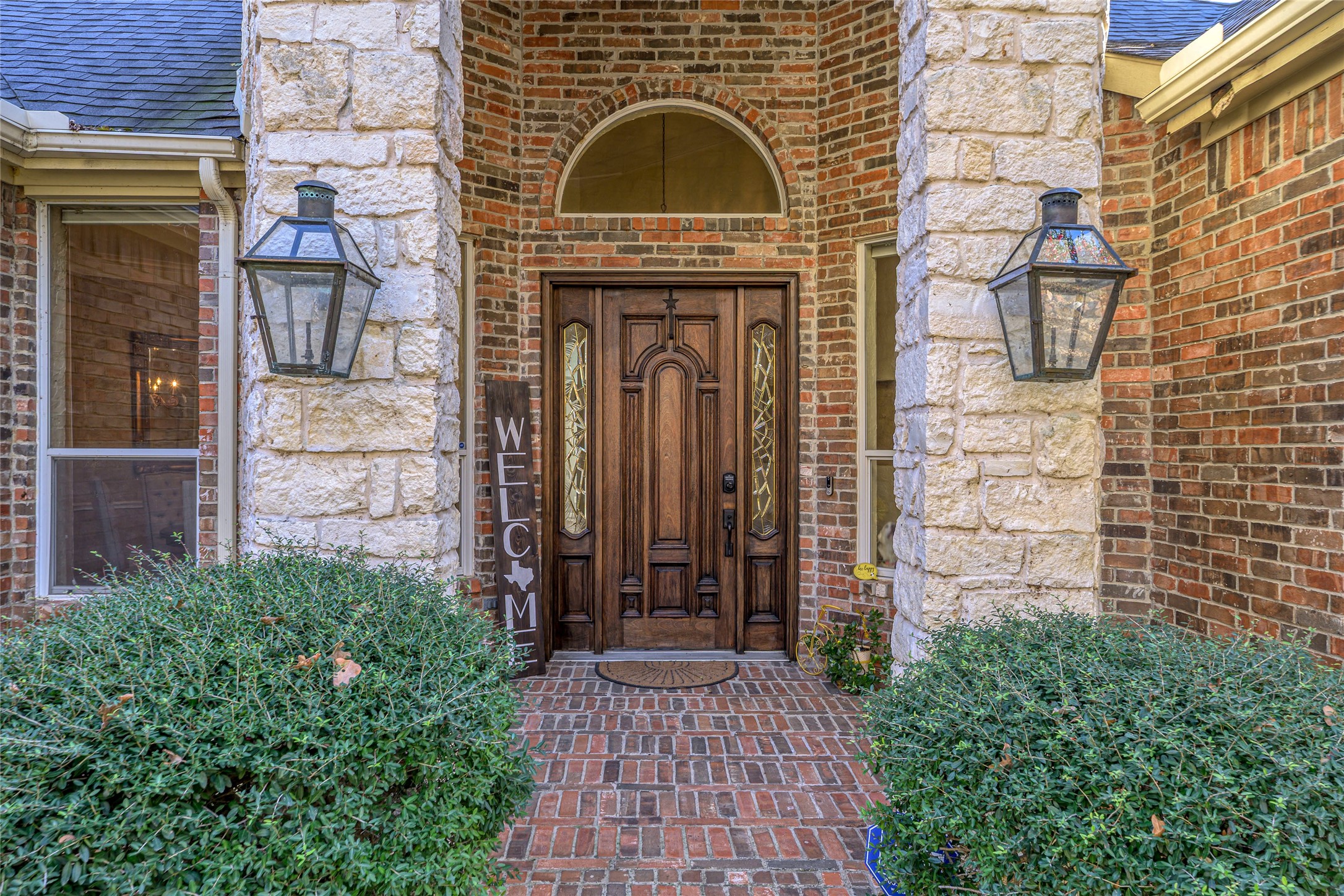 1071 E Oak Shores Drive, Cross Roads, TX, 76227