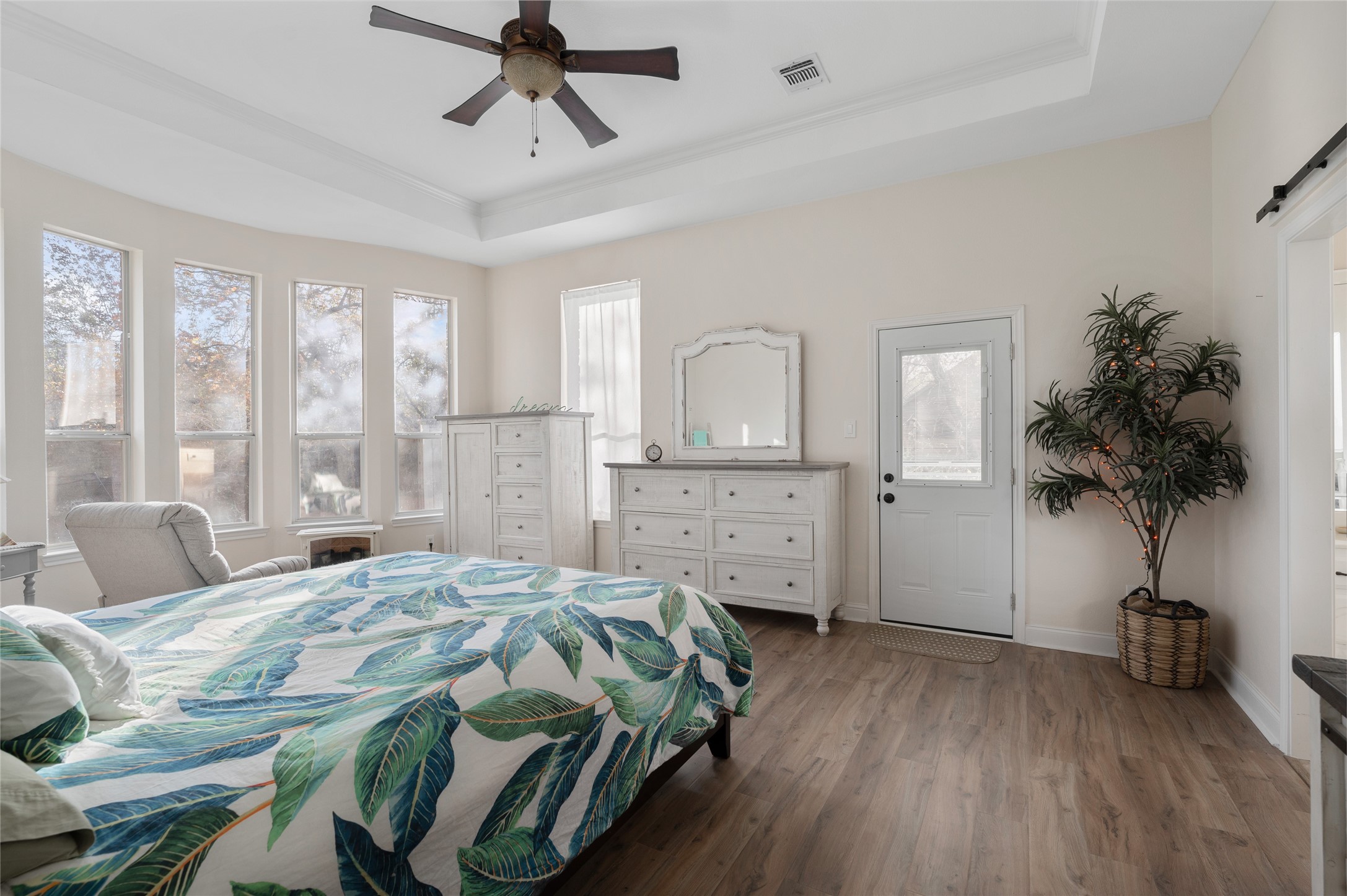 1071 E Oak Shores Drive, Cross Roads, TX, 76227