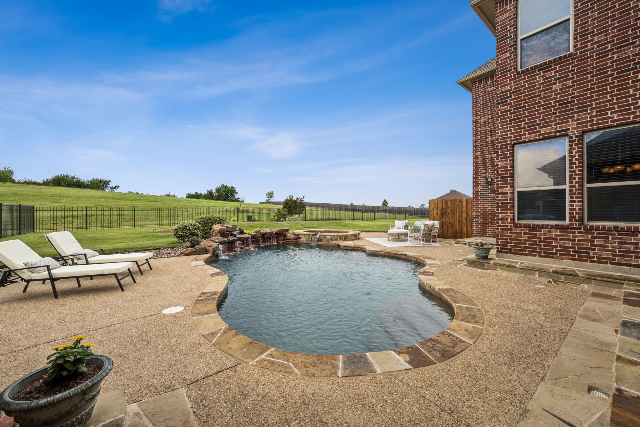 Property photo 02 of 211 Tanner Creek Circle, Sunnyvale, TX 75182 | MLS #21129978