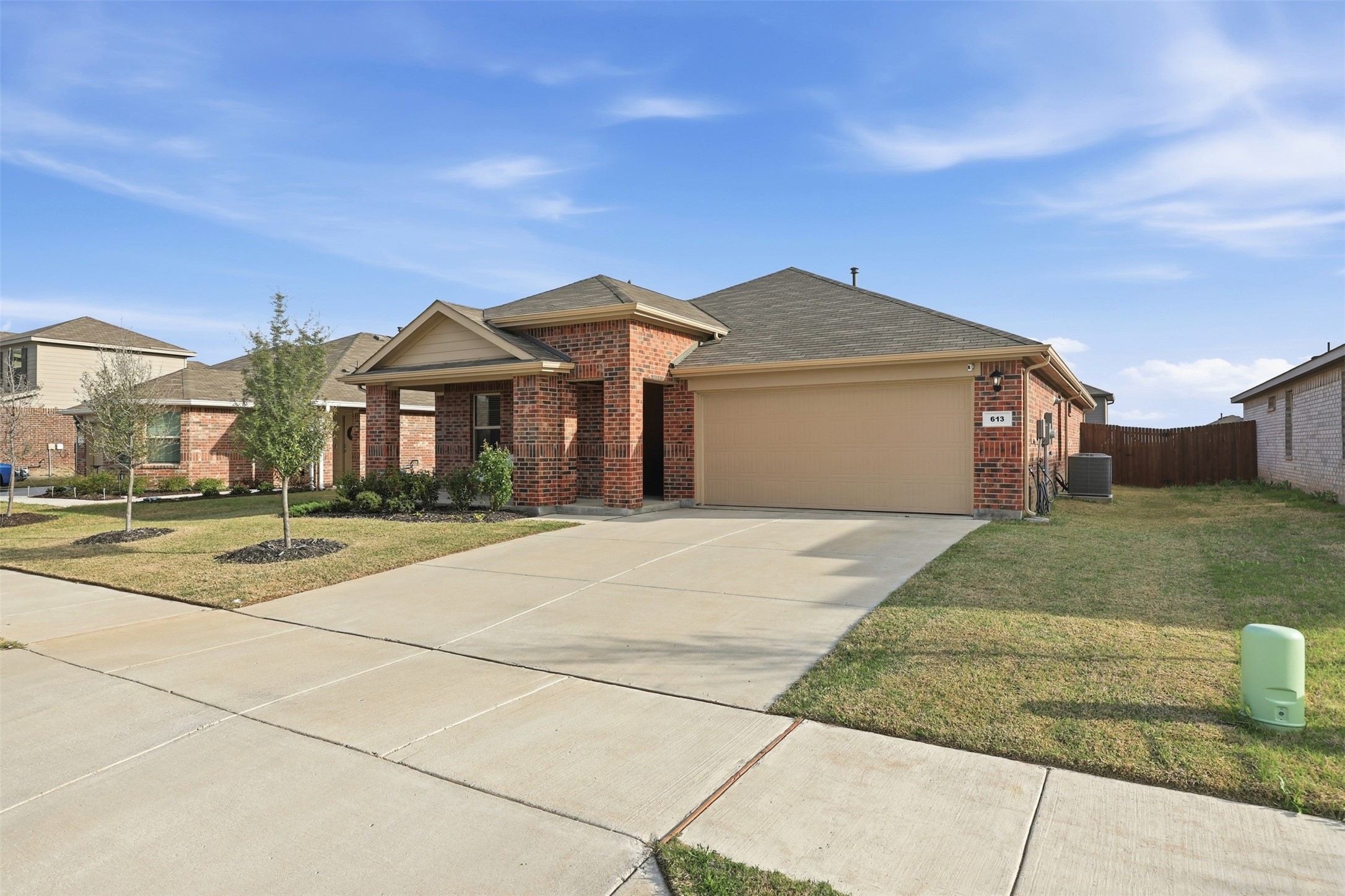 Property photo 01 of 613 Whitecomb Lane, Justin, TX 76247 | MLS #21130028