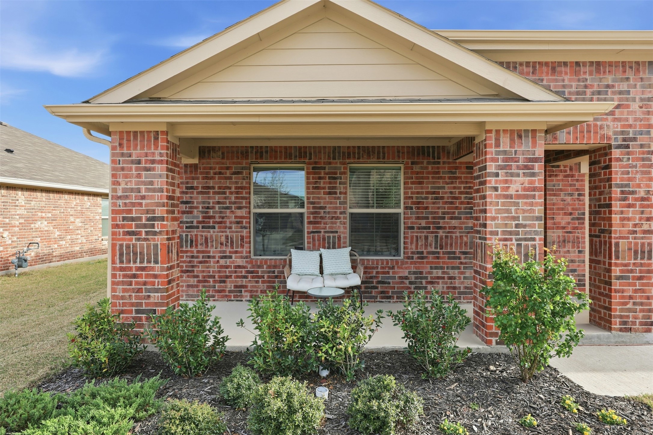 Property photo 02 of 613 Whitecomb Lane, Justin, TX 76247 | MLS #21130028