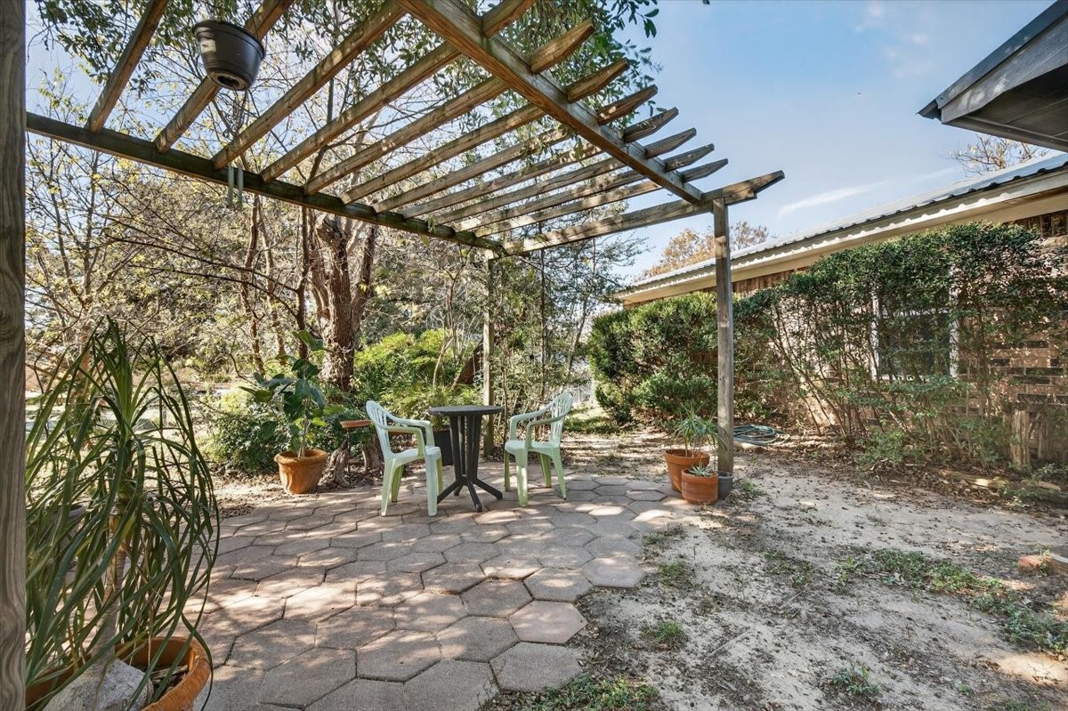 Property photo 04 of 1706 Hitching Post Road, Granbury, TX 76049 | MLS #21131002