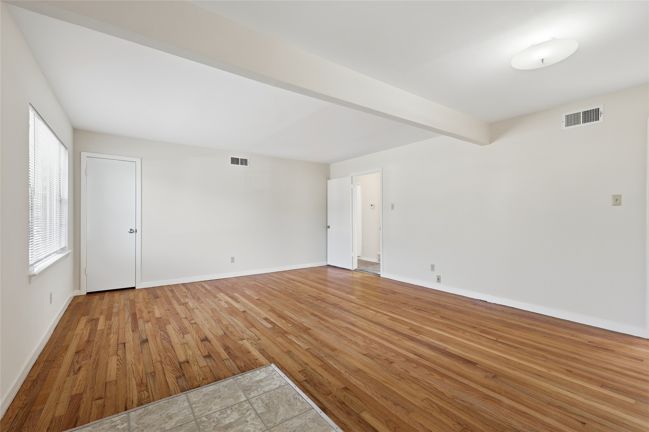 Property photo 04 of 10830 Cotillion Drive, Dallas, TX 75228 | MLS #21131096