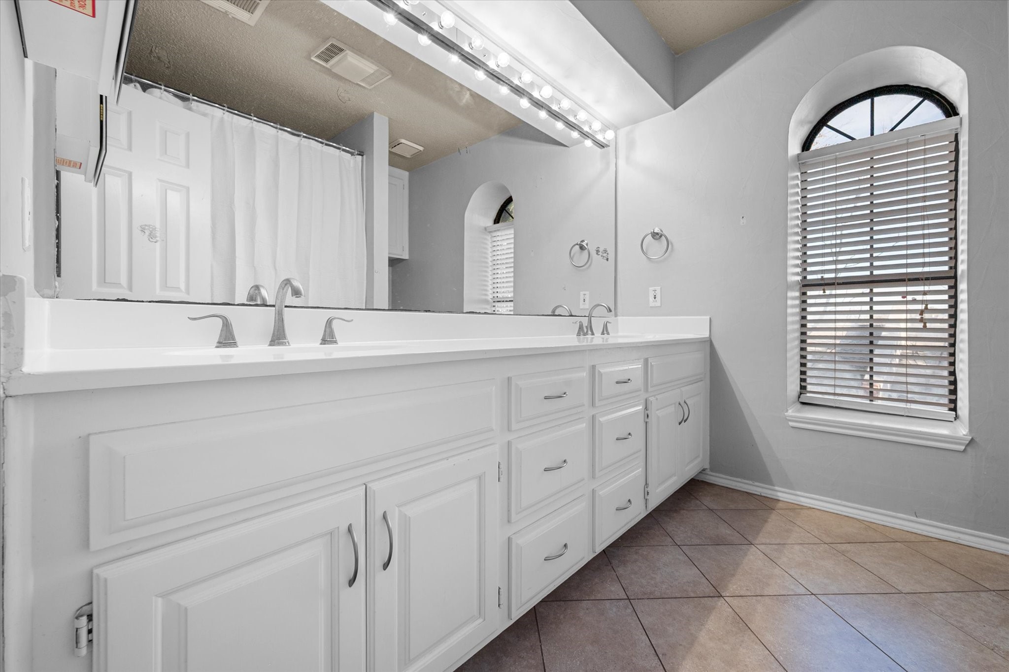 2312 Perkins Road, Arlington, TX, 76016