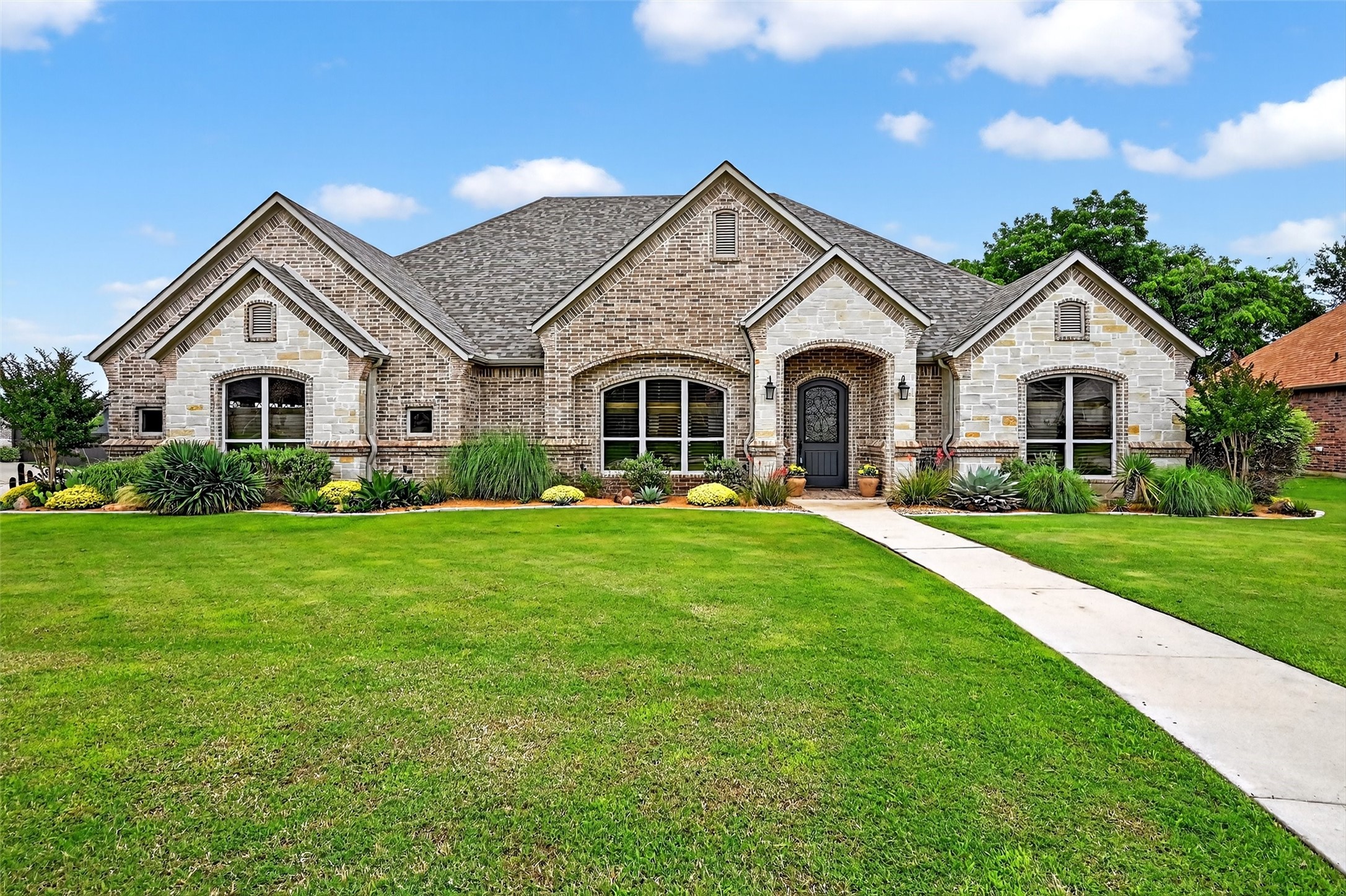 Property photo 03 of 2427 Remuda Drive, Sherman, TX 75092 | MLS #21133668