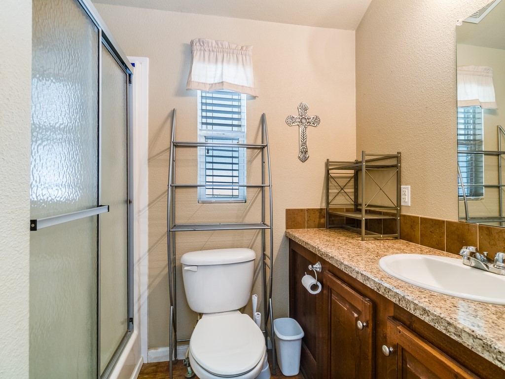 1045 Pelican Isle Drive, Kerens, TX, 75144