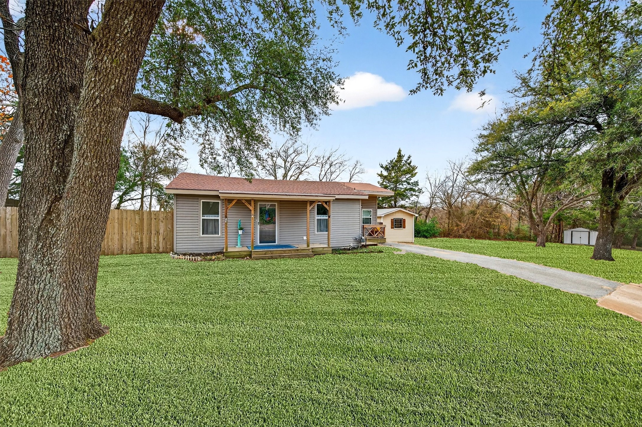 Property photo 02 of 1710 W Crawford Street, Denison, TX 75020 | MLS #21133835