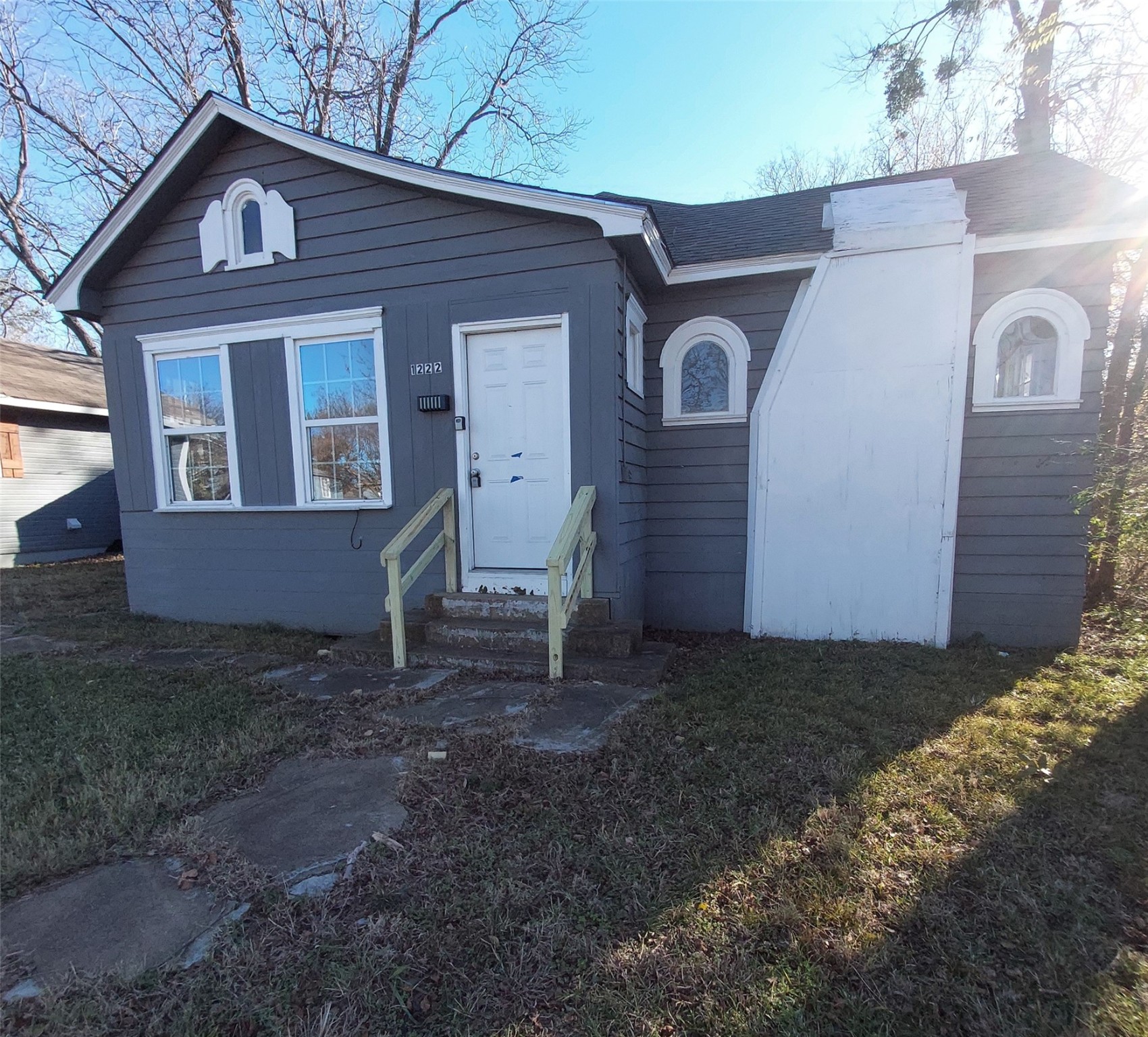 Property photo 01 of 1222 W Morton Street, Denison, TX 75020 | MLS #21135164