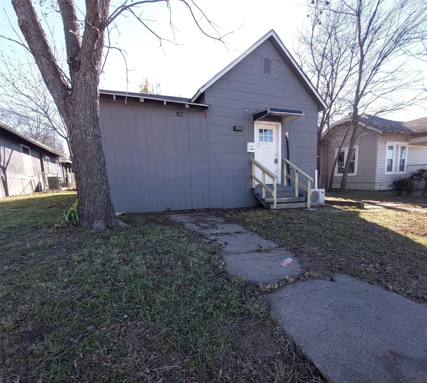 Property photo 01 of 1324 W Morton Street, Denison, TX 75020 | MLS #21135199