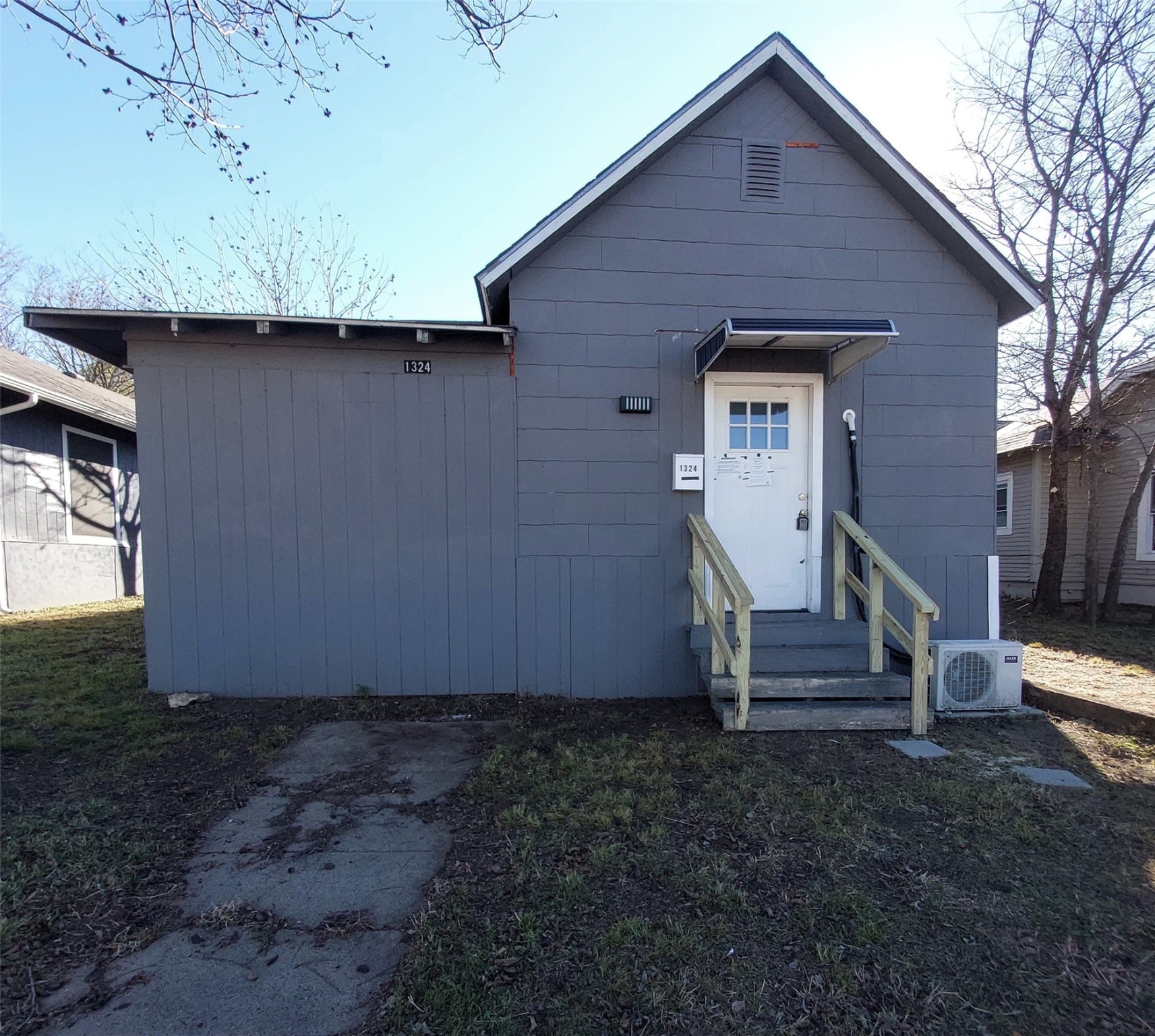 Property photo 02 of 1324 W Morton Street, Denison, TX 75020 | MLS #21135199