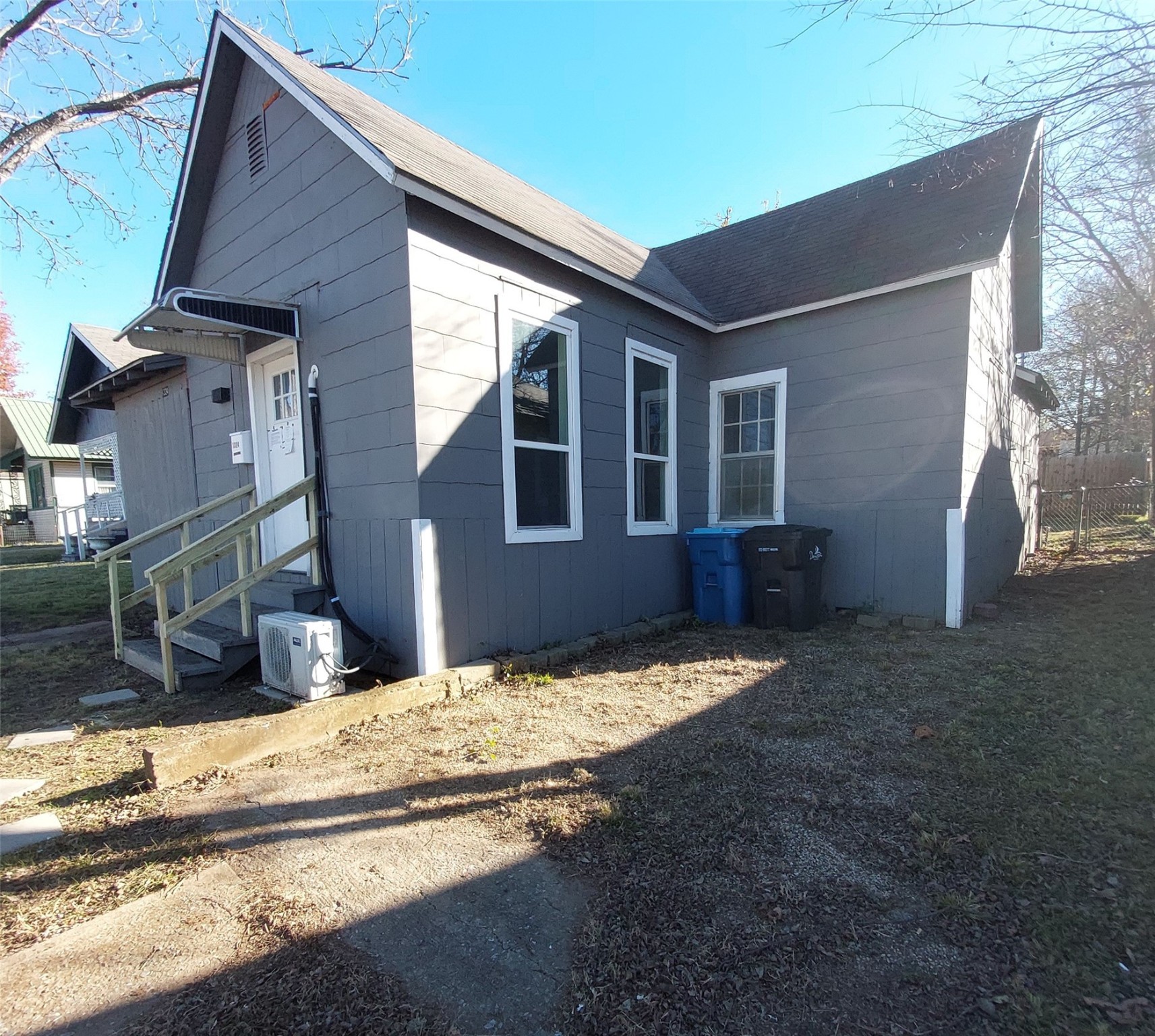 Property photo 03 of 1324 W Morton Street, Denison, TX 75020 | MLS #21135199