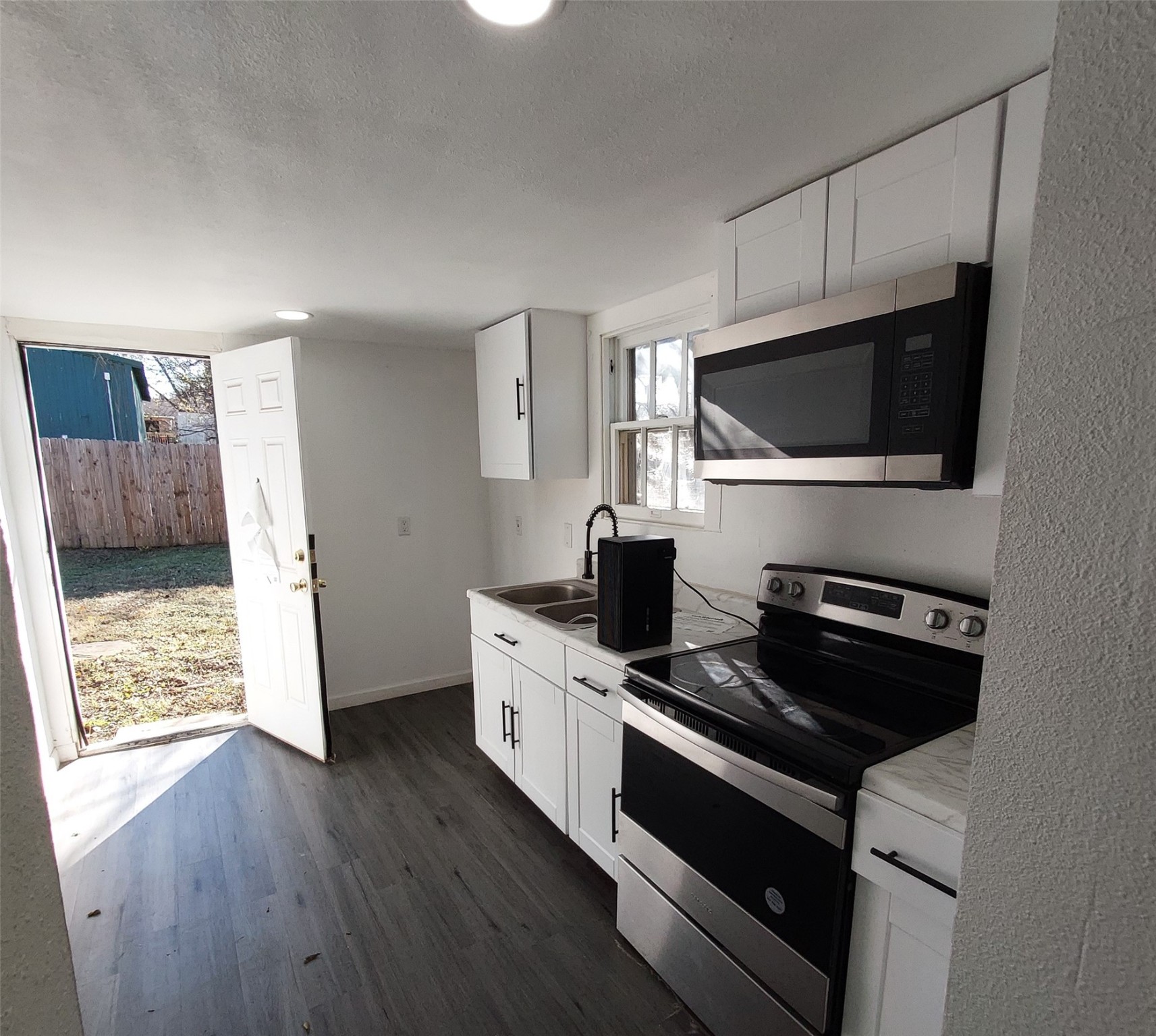 Property photo 04 of 1324 W Morton Street, Denison, TX 75020 | MLS #21135199