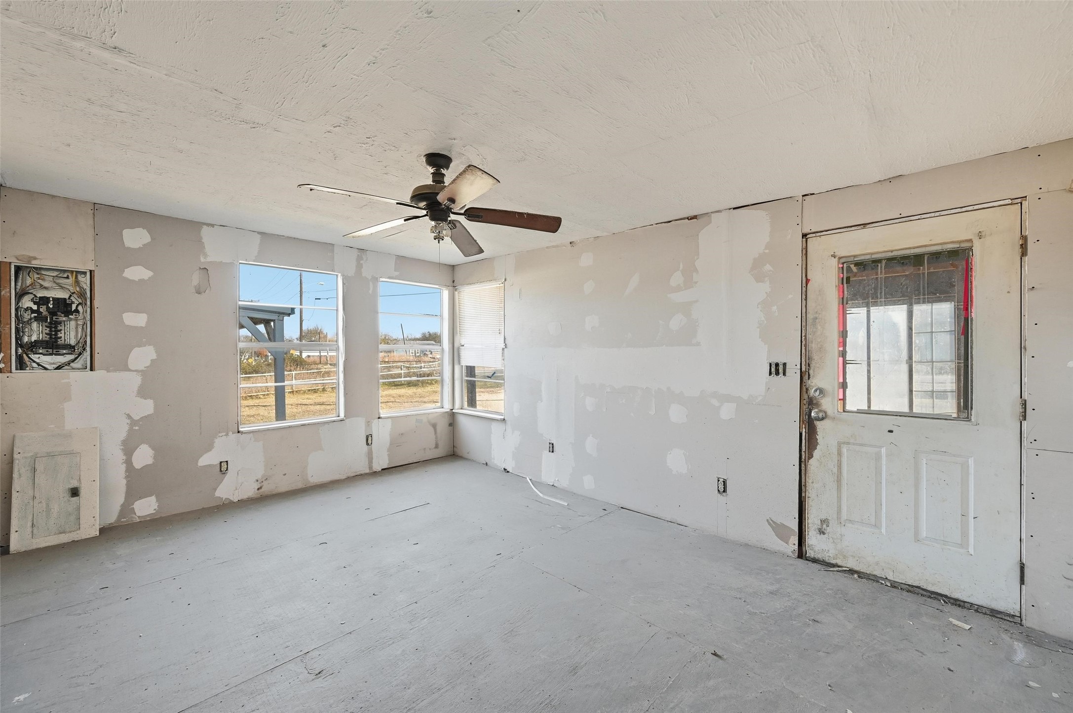 604 S Spears Street, Alvarado, TX, 76009