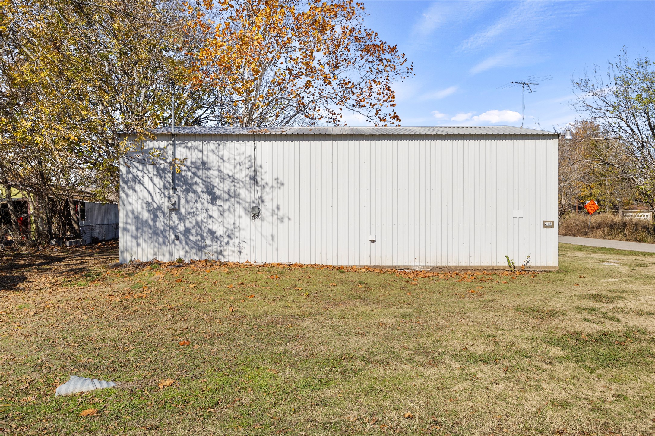 715 E 10TH Street, Kemp, TX, 75143