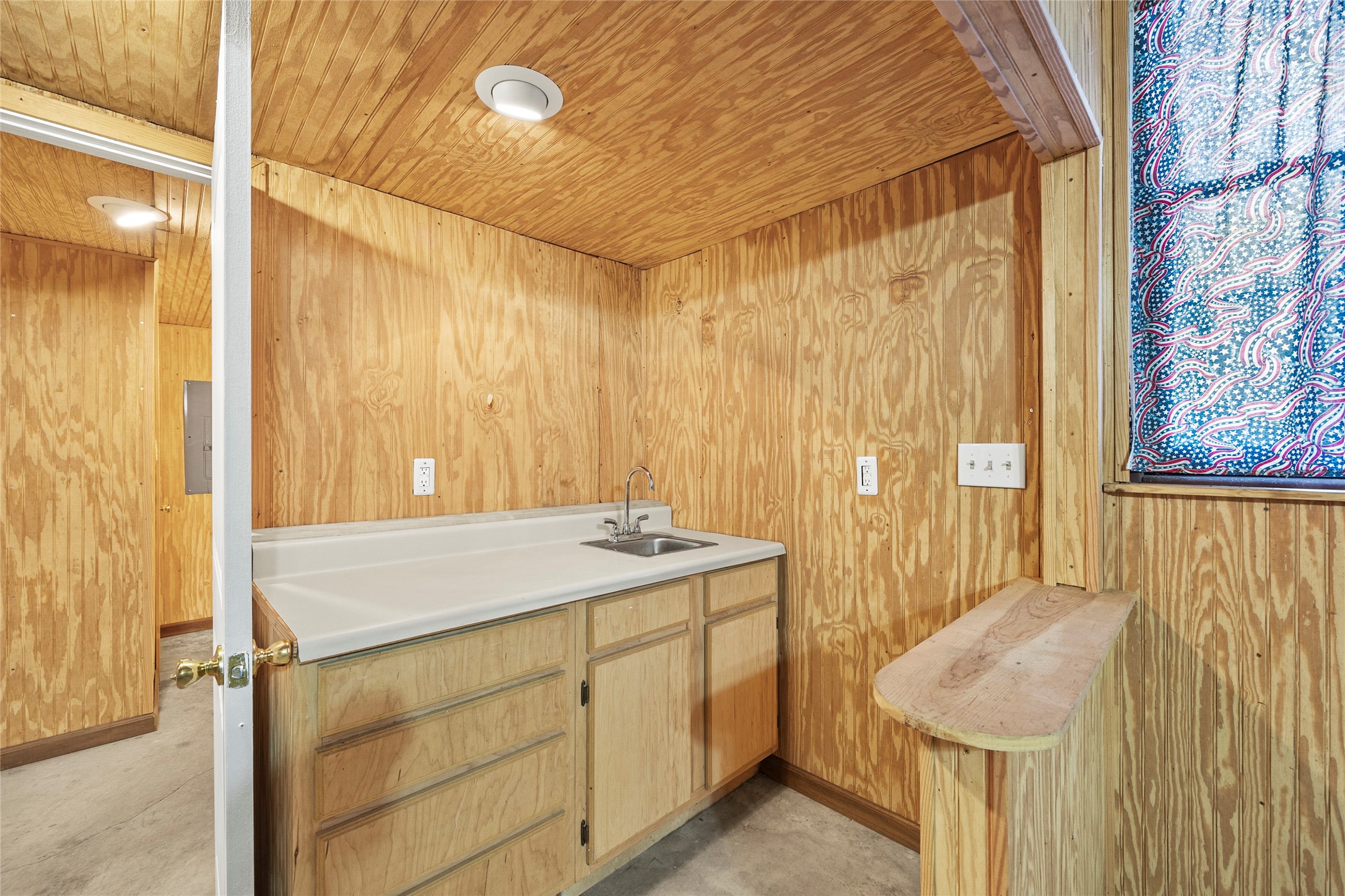 715 E 10TH Street, Kemp, TX, 75143