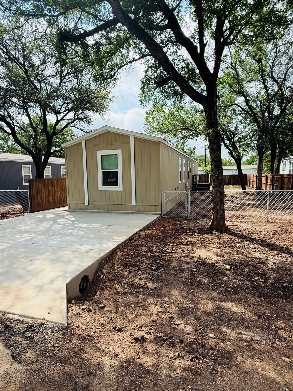 Property photo 01 of 3003 Elmwood Drive, Granbury, TX 76048 | MLS #21137120
