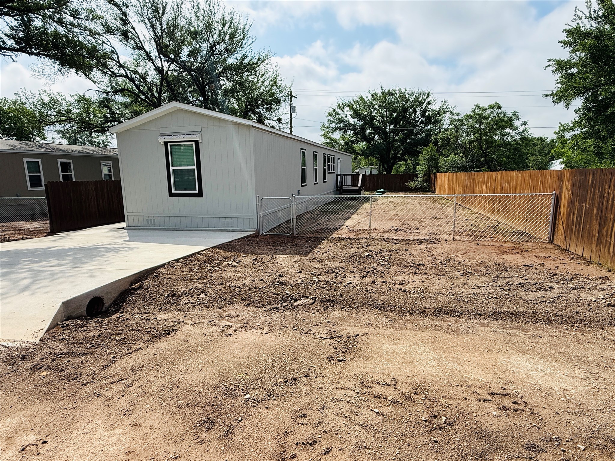 Property photo 01 of 3005 Elmwood Drive, Granbury, TX 76048 | MLS #21137122
