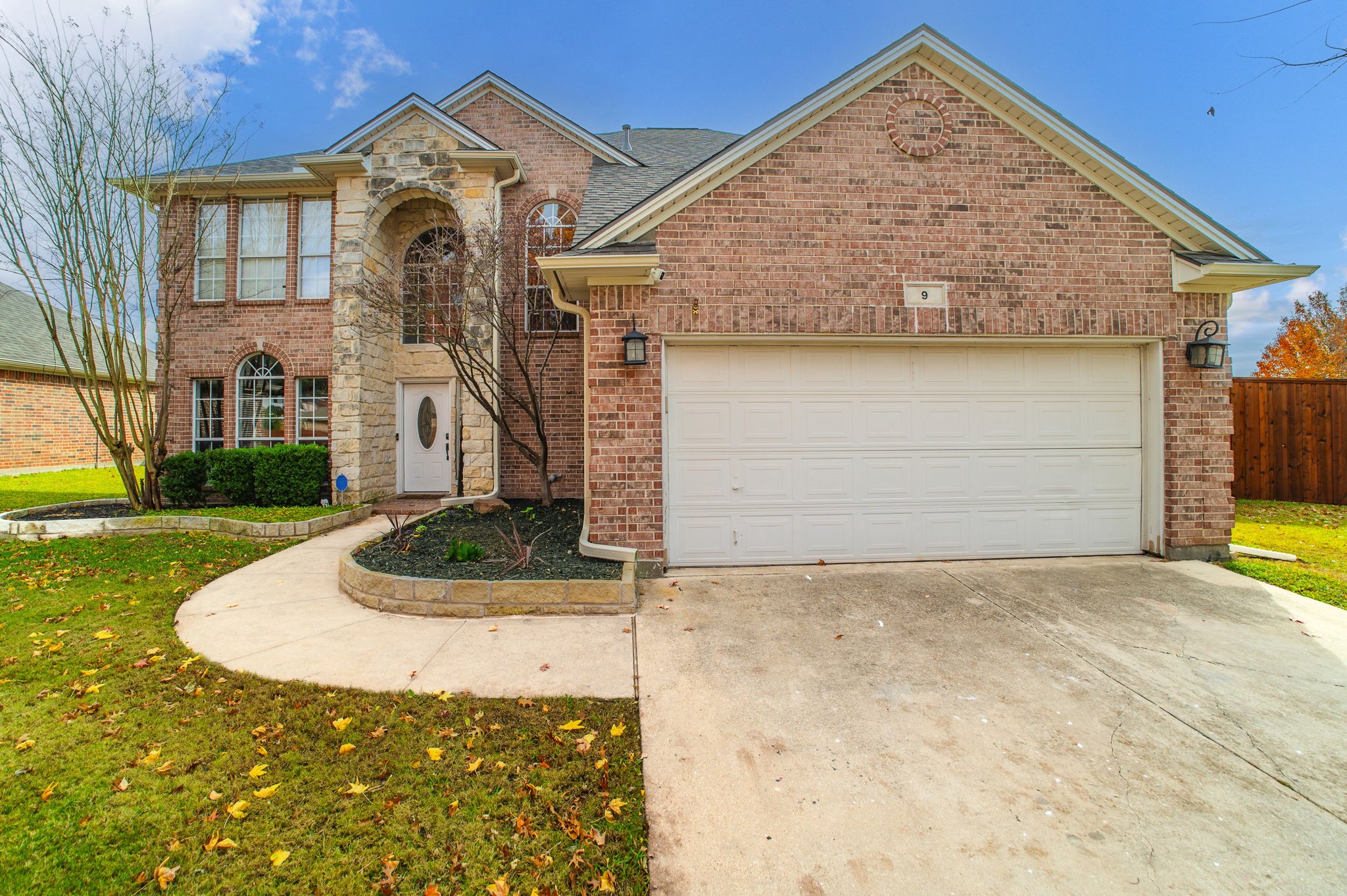 Property photo 01 of 9 Losana Court, Mansfield, TX 76063 | MLS #21137479