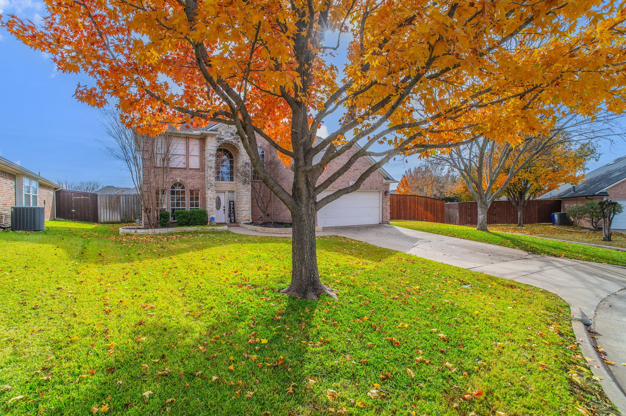 Property photo 02 of 9 Losana Court, Mansfield, TX 76063 | MLS #21137479
